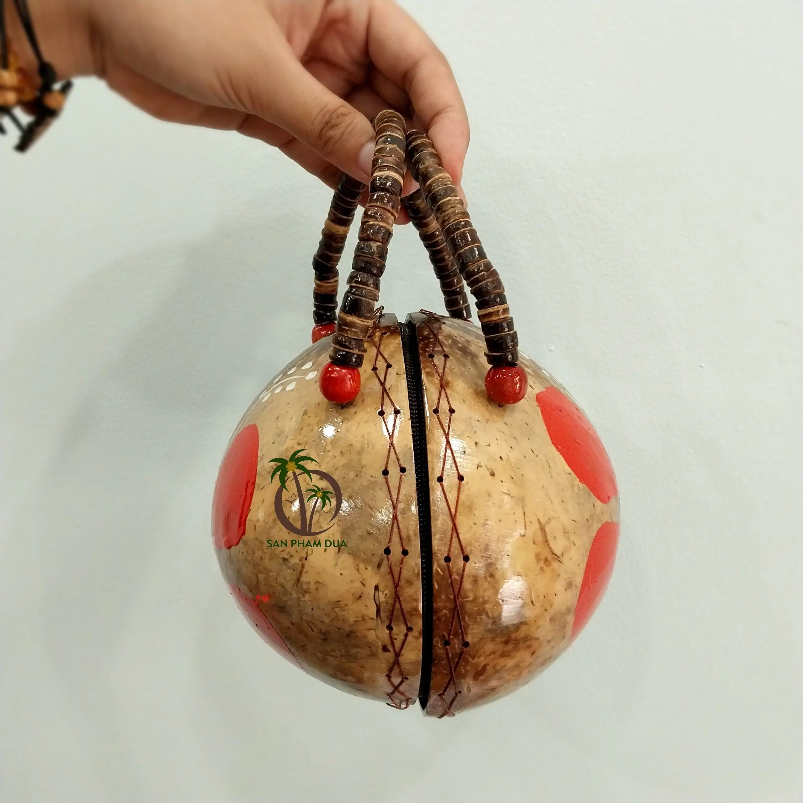 COCONUT SHELL BAG VIETNAM HANDICRAFT HANDBAG/ COCONUT HANDMADE SOUVENIR/ COCONUT SHELL JEWELRY