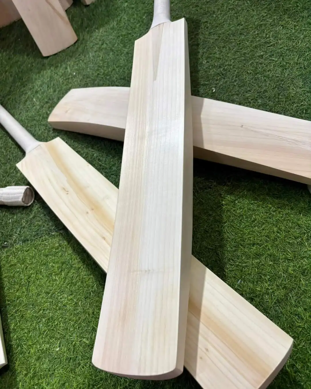 Regular size Cricket Bat Exclusive Cricket Bat for Adult Full Size with Full Protection Cover Super Power, Cannon