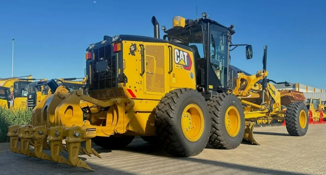 Подержанный кошачий автогрейдер 150 б/у гусеница 140