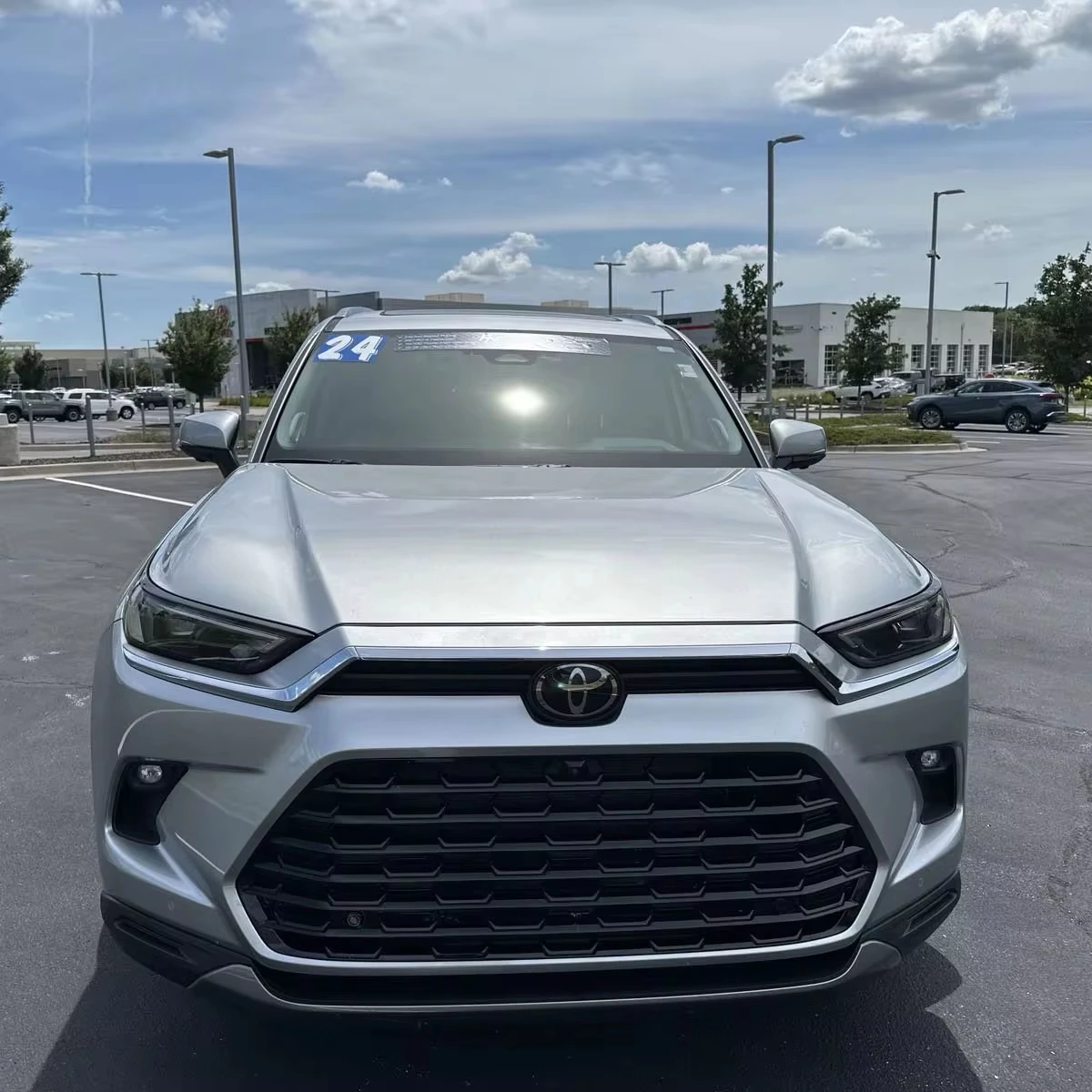 2024 Toyota Grand Highlander Платиновый внедорожник б/у ручная коробка передач темно-темные кожаные сиденья размер шин R16 бензиновое и газовое топливо