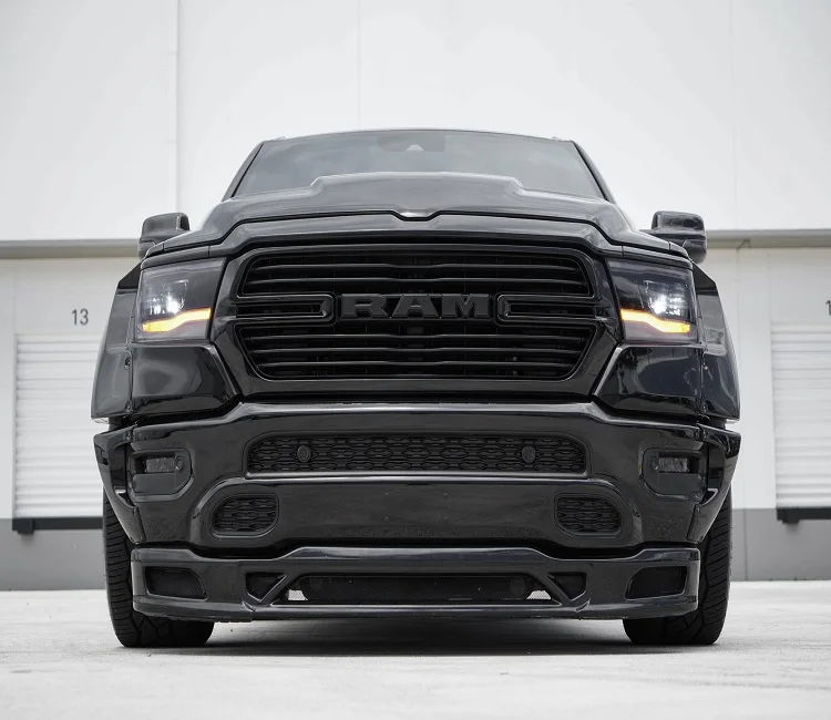 Аккуратно и хорошо использованный 2023 ОЗУ 1500 Laramie Night Edition 4x4 низкий пробег звуковой двигатель для продажи