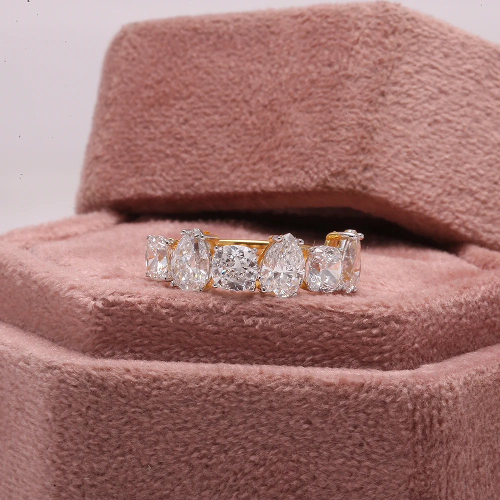 Trending natural diamond 14 kt yellow gold crafted with VVS clarity and GIA certified