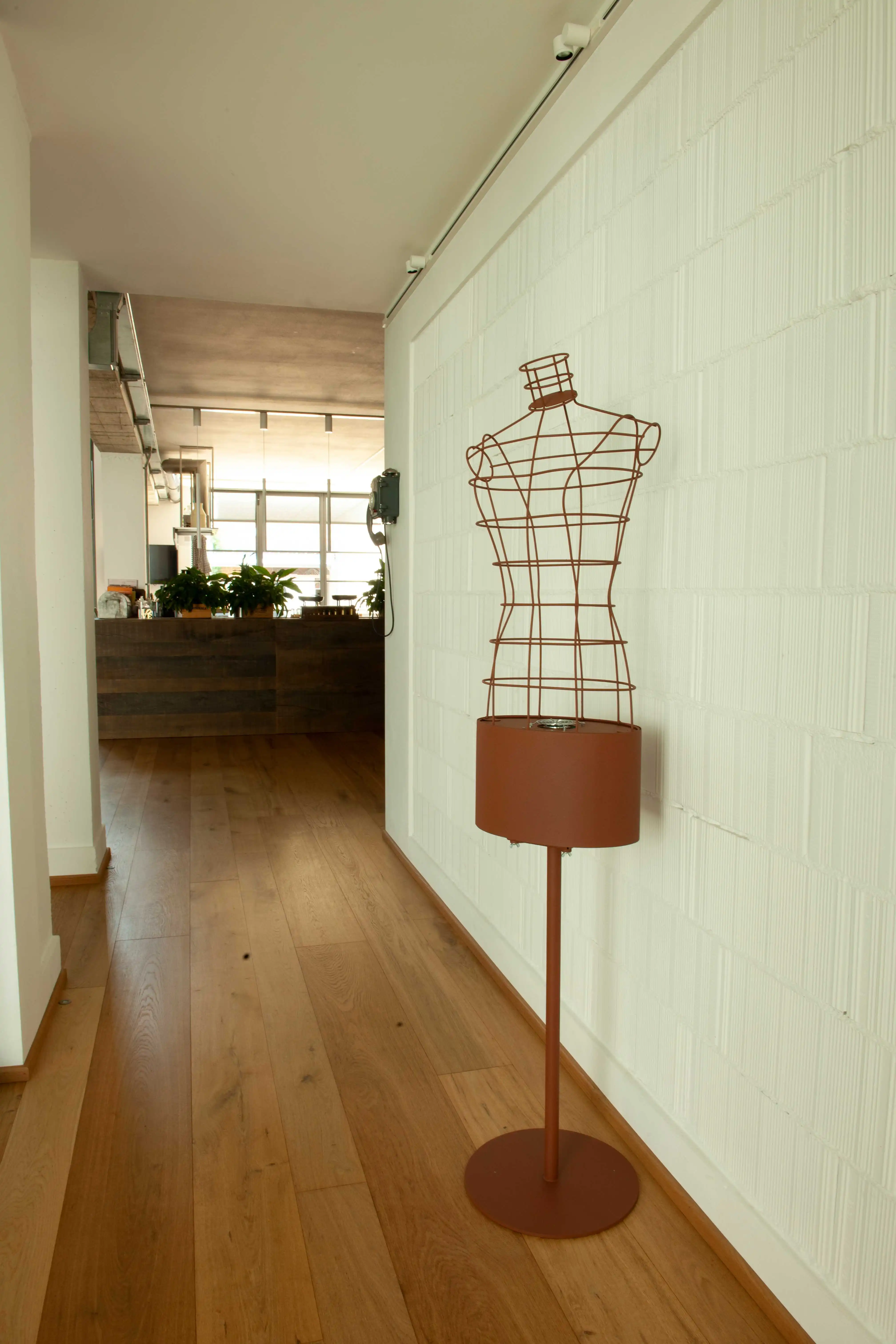 MADE IN ITALY MANNEQUIN ELECTRIC REMOTE CONTROL WARMTH DECORATES LIGHT PATENTED HEAT GARMENTS THERMOTERAPY CORTEN