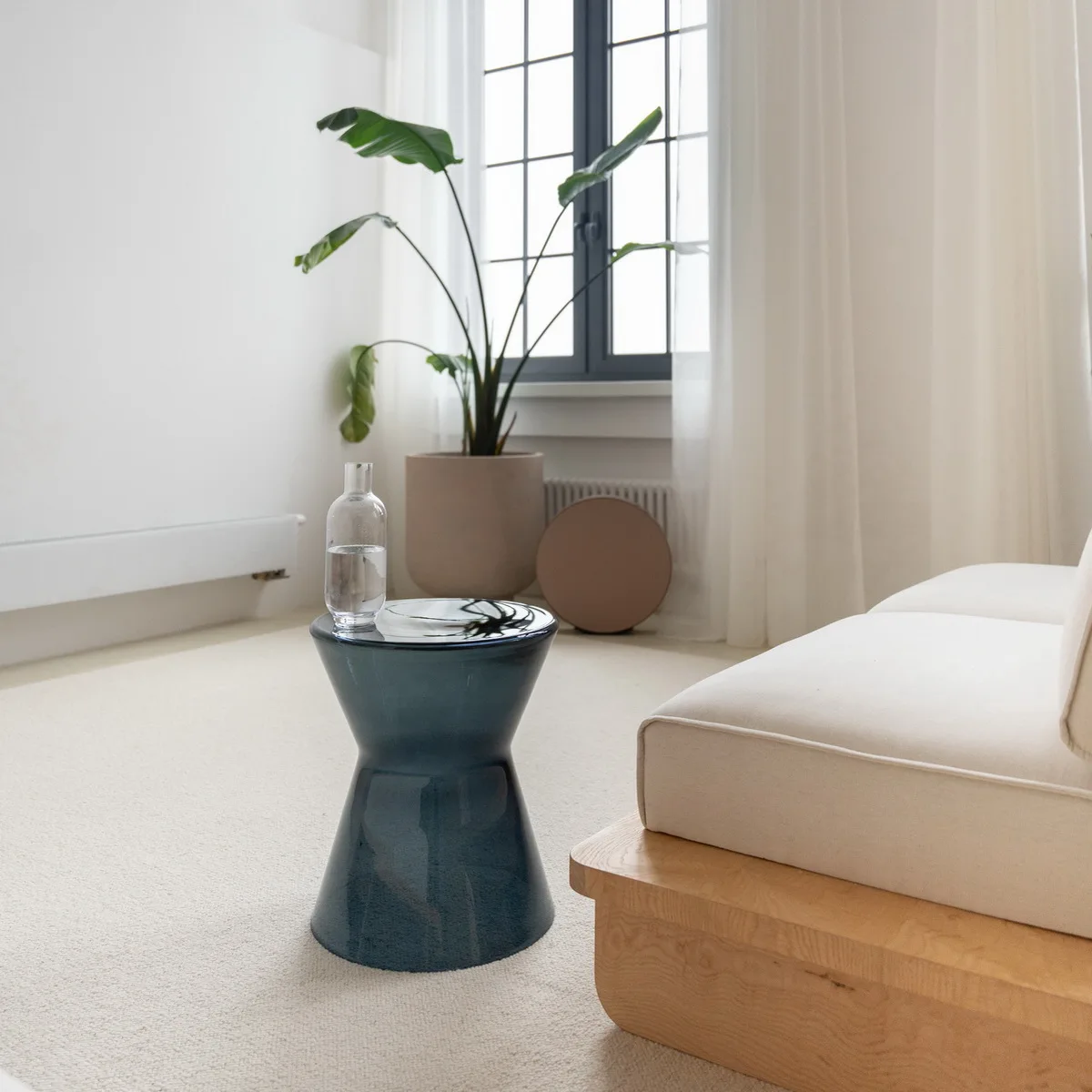 QUEEN Chess Piece-Inspired Slate Blue Glass Table 48 cm 18.9 in