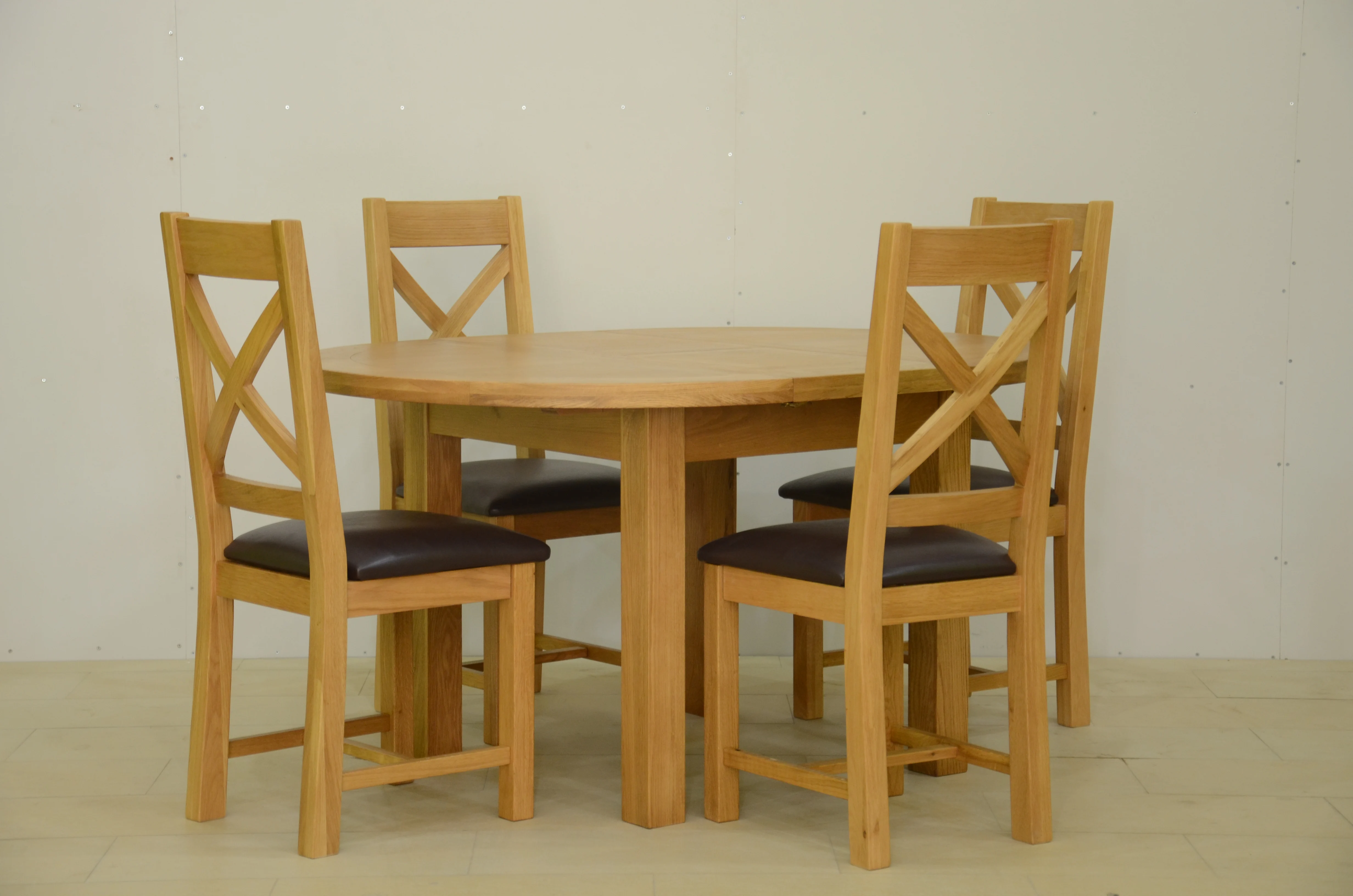 BUTTERFLY EXTENDING ROUND DINING TABLE