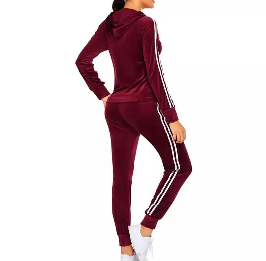 2022 Spring Wholesale velour Thickened Cropped Hooded Women 2 Piece Sweat suit Set Tracksuit Custom velvet sweat suit for ladies