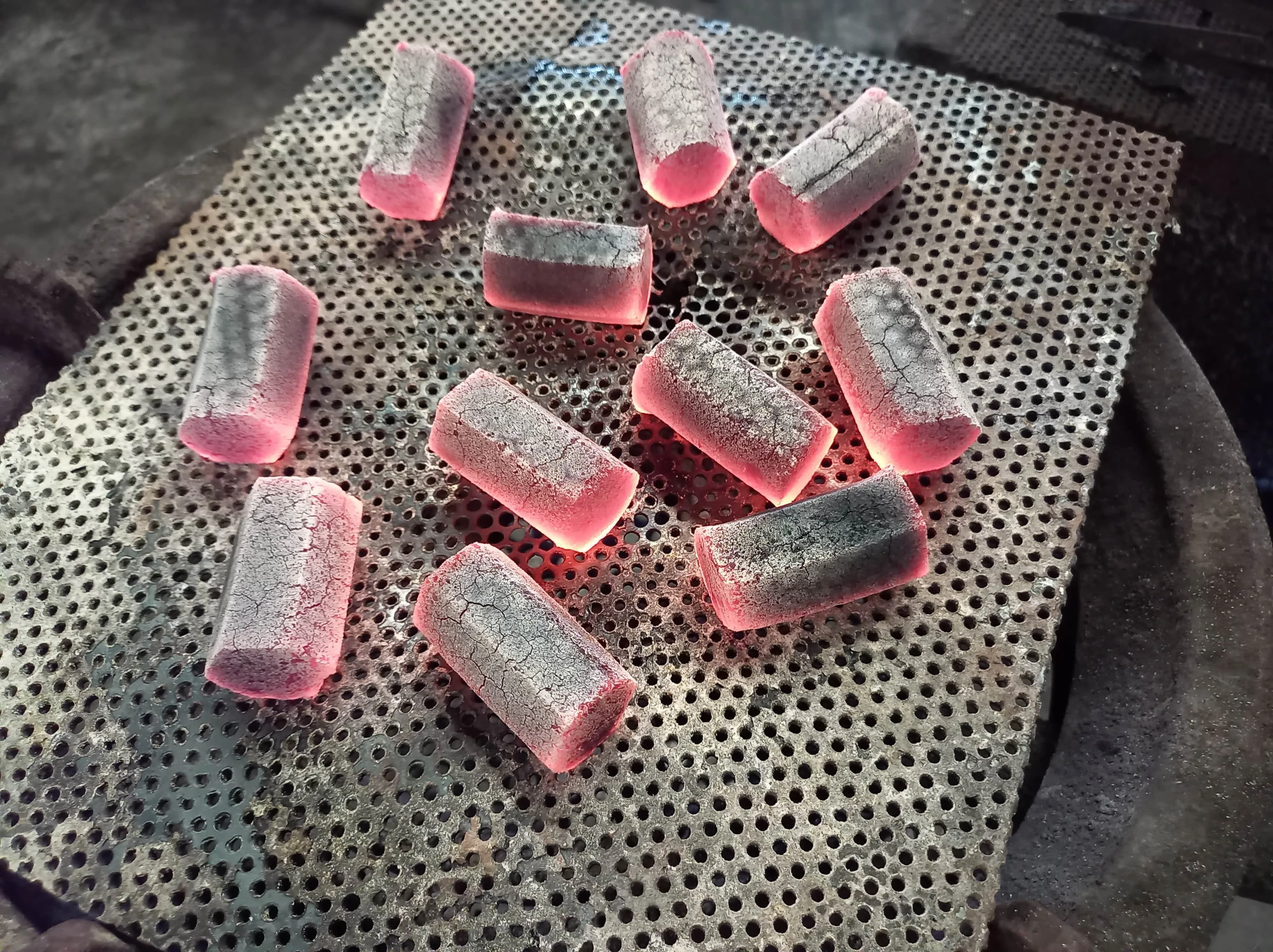 HIGH QUALITY BEST PRICE From Indonesia Low Ash Coconut Shell Charcoal Shisha