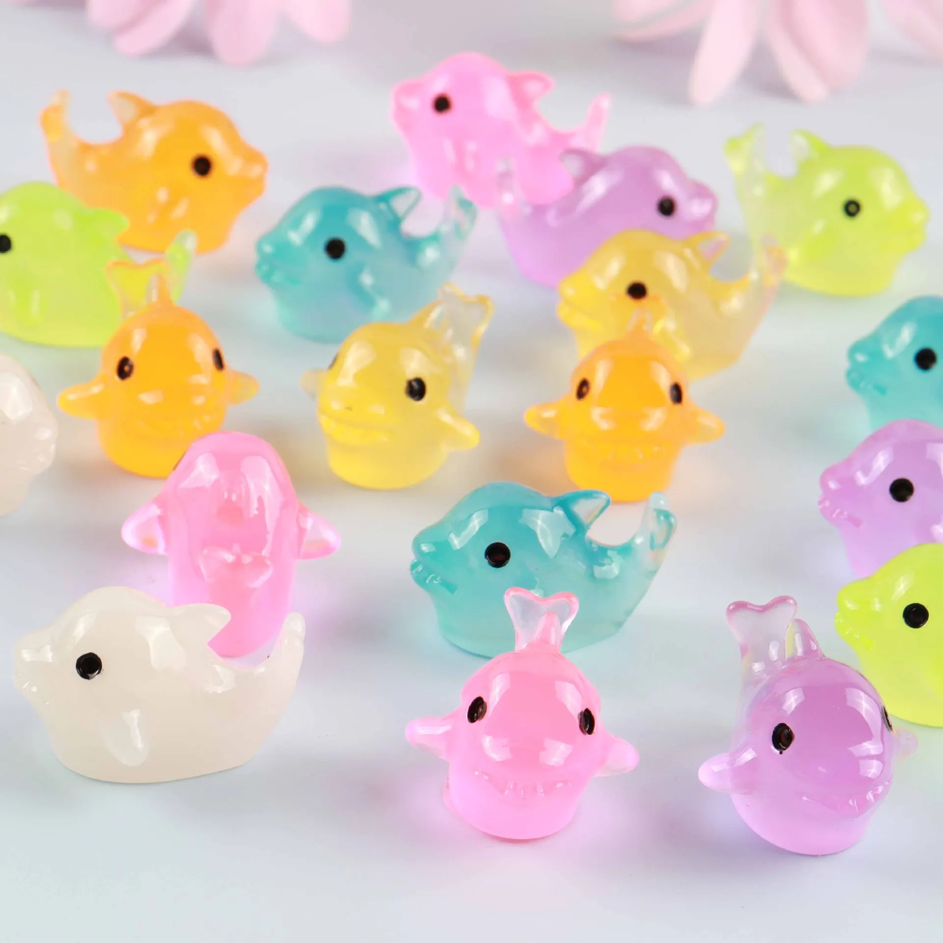 Cute Resin Crafts Dolphin Miniature Figurine Glow in the Dark Ornaments for DIY Home Garden Decor Slime Little Whale Charms
