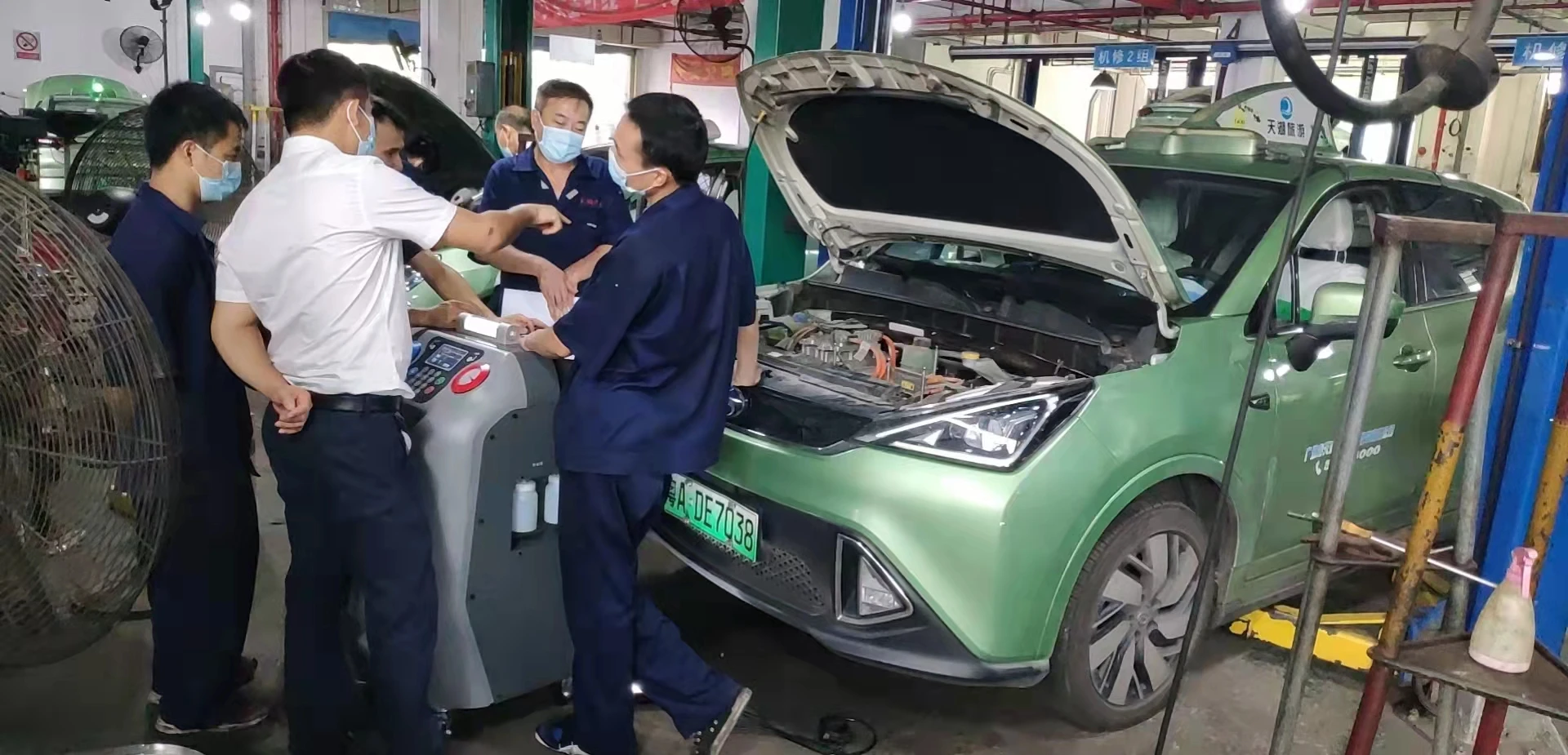 AC-70 refrigerant recycle and filling machine with Internal pipe cleaning and Small tank filling