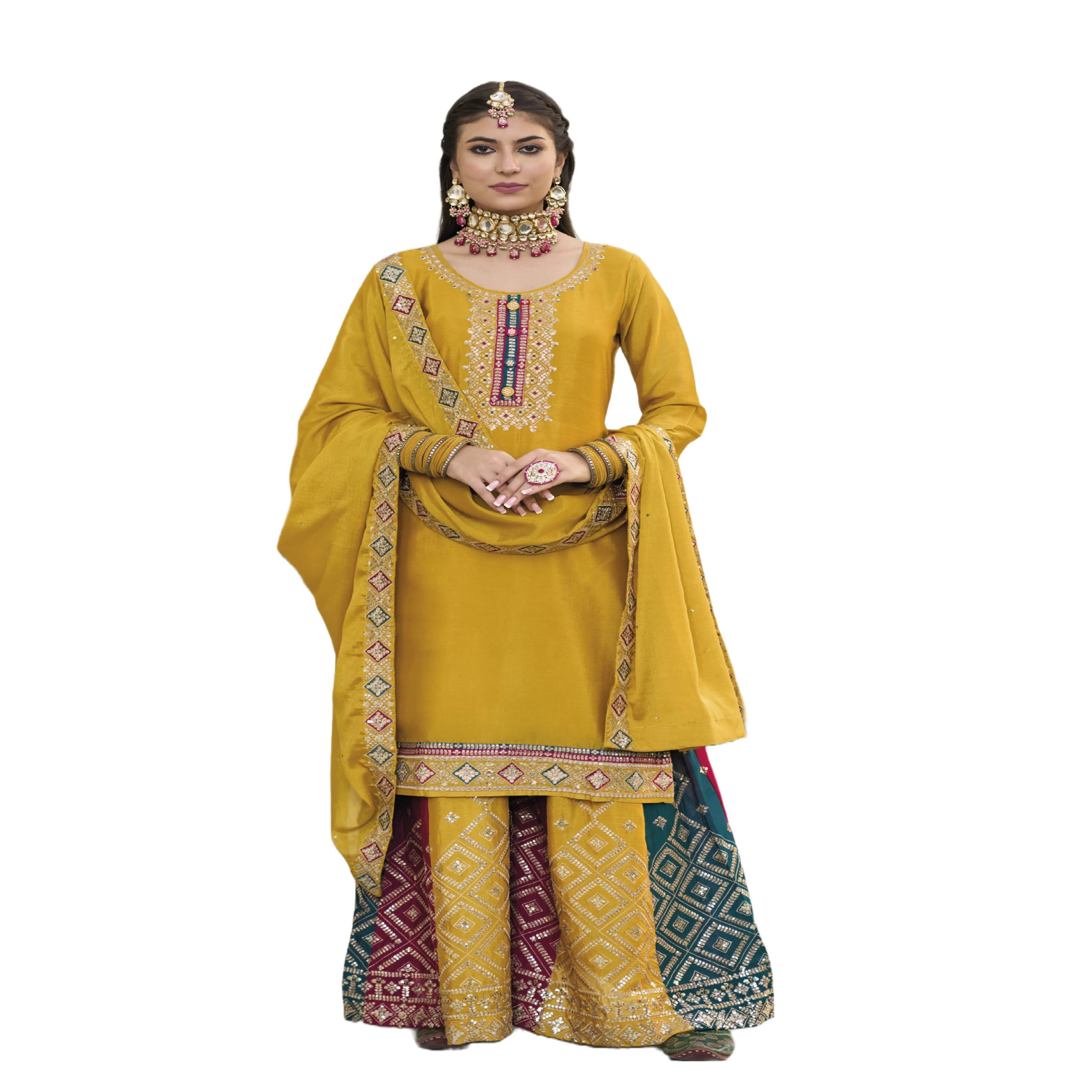 Костюм сальвар с вышивкой