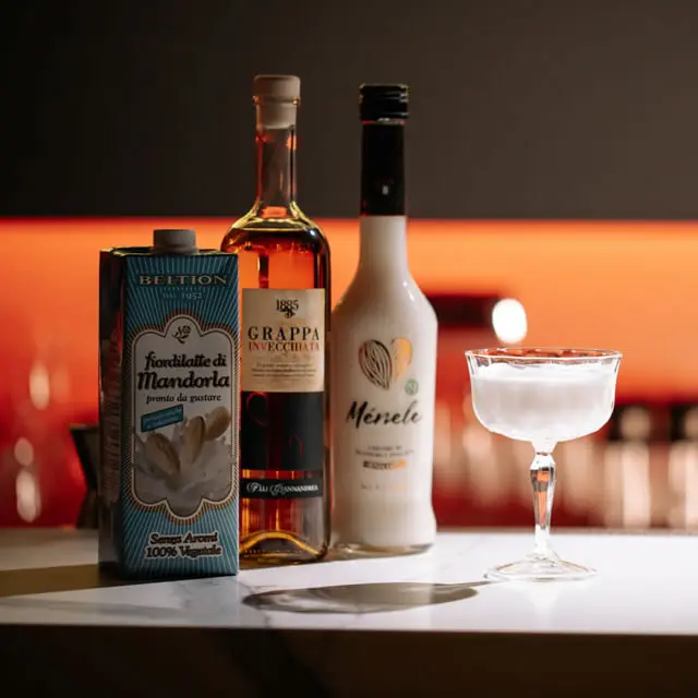 Italian INVECCHIATA GRAPPA 40 700 ml aged in oak casks double distilling method after meal and for meditation