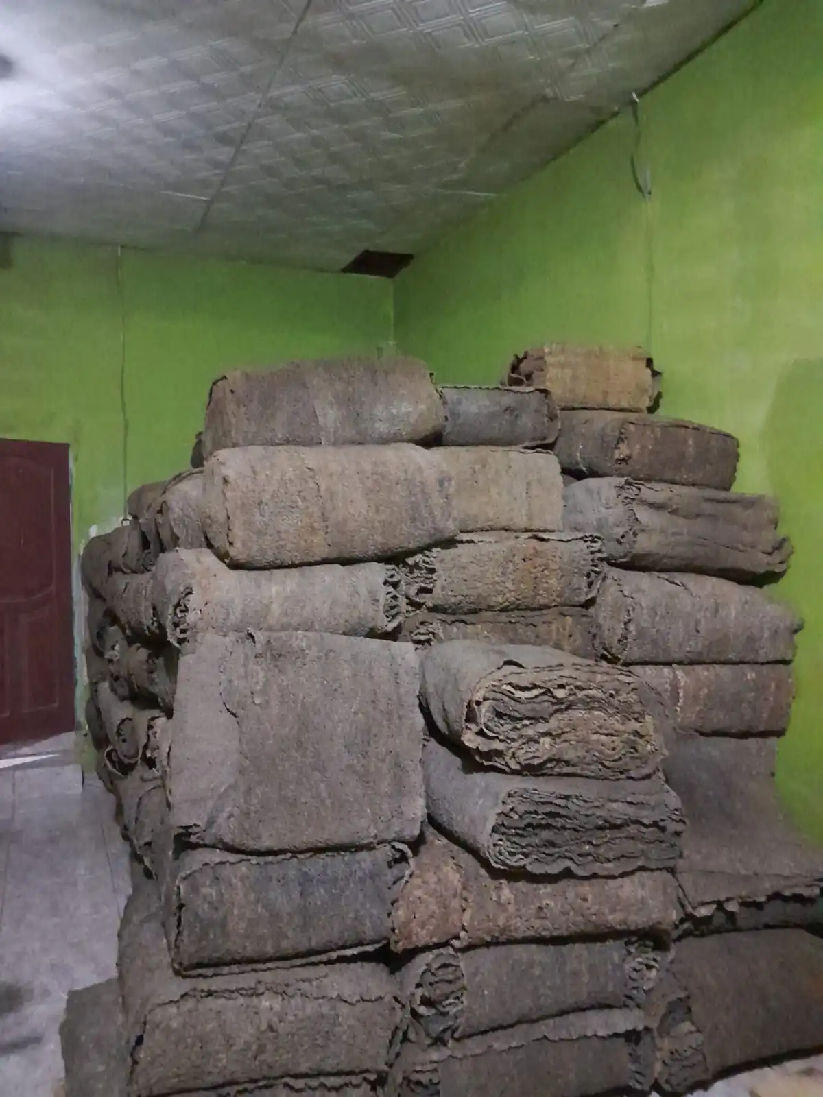 Large Quantity of Brown Crepe Rubber Sheet For Sale