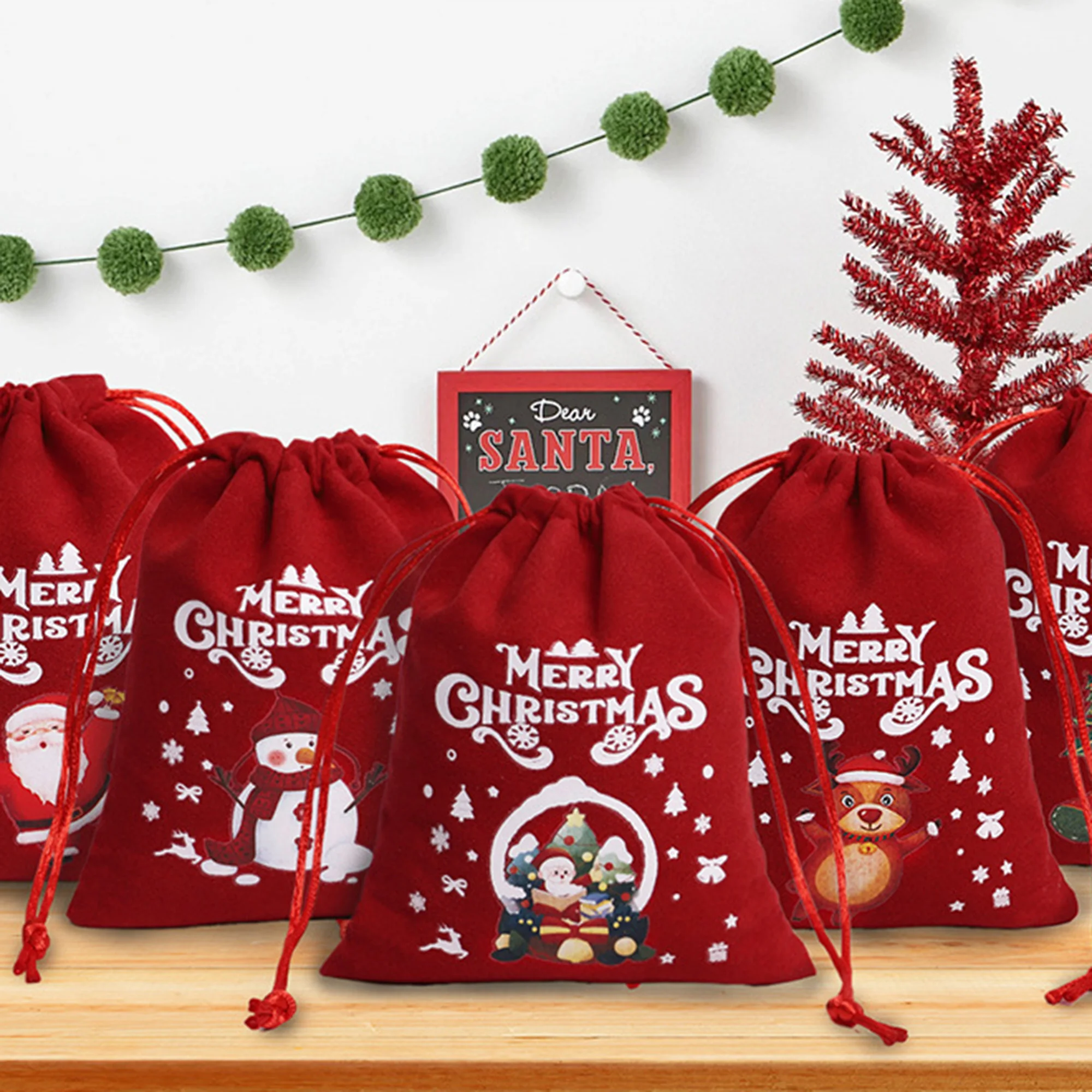 Wholesale  Custom Velvet  Pouch Xmas Party Favor Candy Chocolate Sweet Jewelry Packaging Christmas Drawstring Fabric Gift Bag