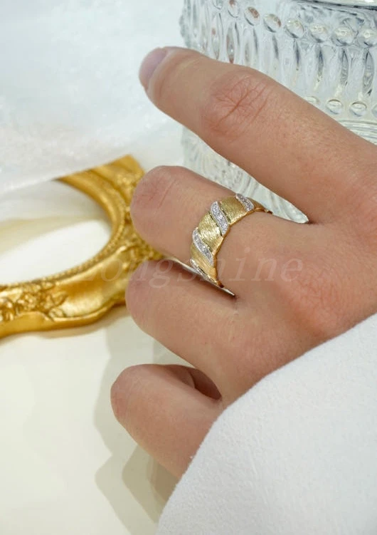 Yellow Aan White Color 18K GOld King Diamond Delicate Design Ring