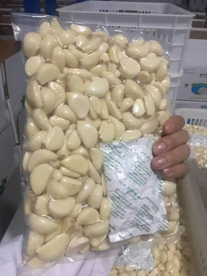 PEELED GARLIC in vacuum bag 1kg