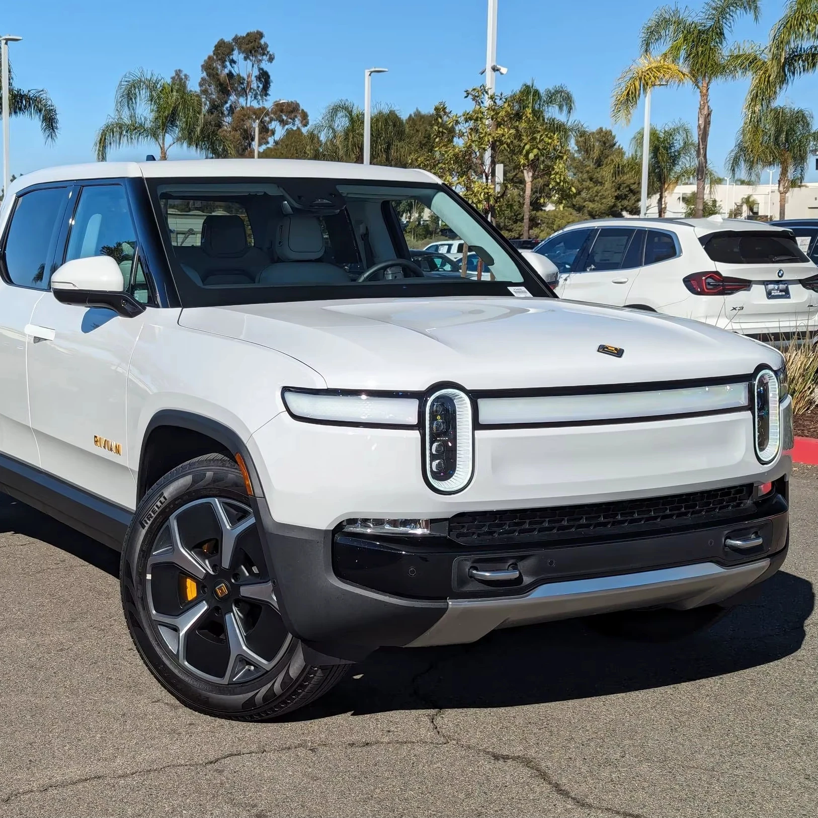 Подержанный 2023 Rivian R1T Adventure