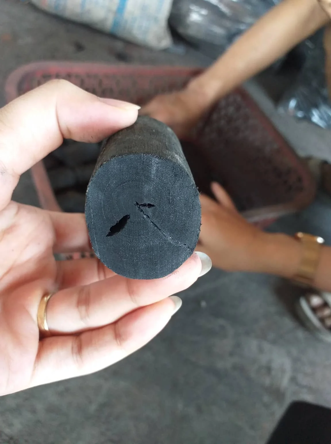 Lychee wood white charcoal binchotan customized size binchotan stick hard wood white charcoal from Vietnam