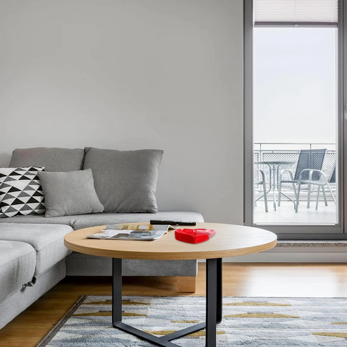 Custom Wholesale Cigarette Ashtrays Decorative Red Pink Heart Shape Ceramic Ashtray Multi- Function Cigarette Accessories