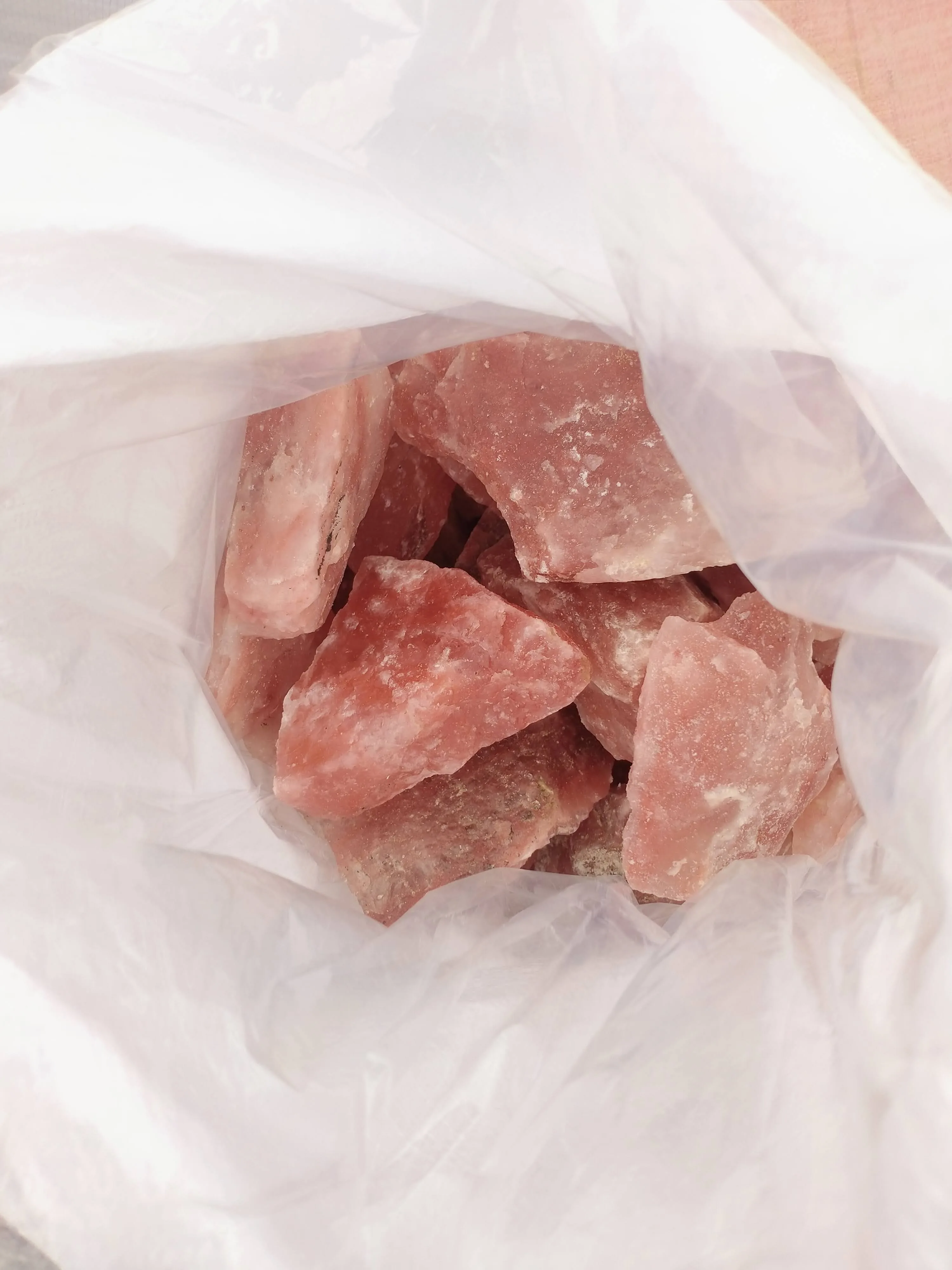 Premium Quality Himalayan Pink rock salt chunks, 100% Food Grade Edible rocks , Manufacturer from Pakistan
