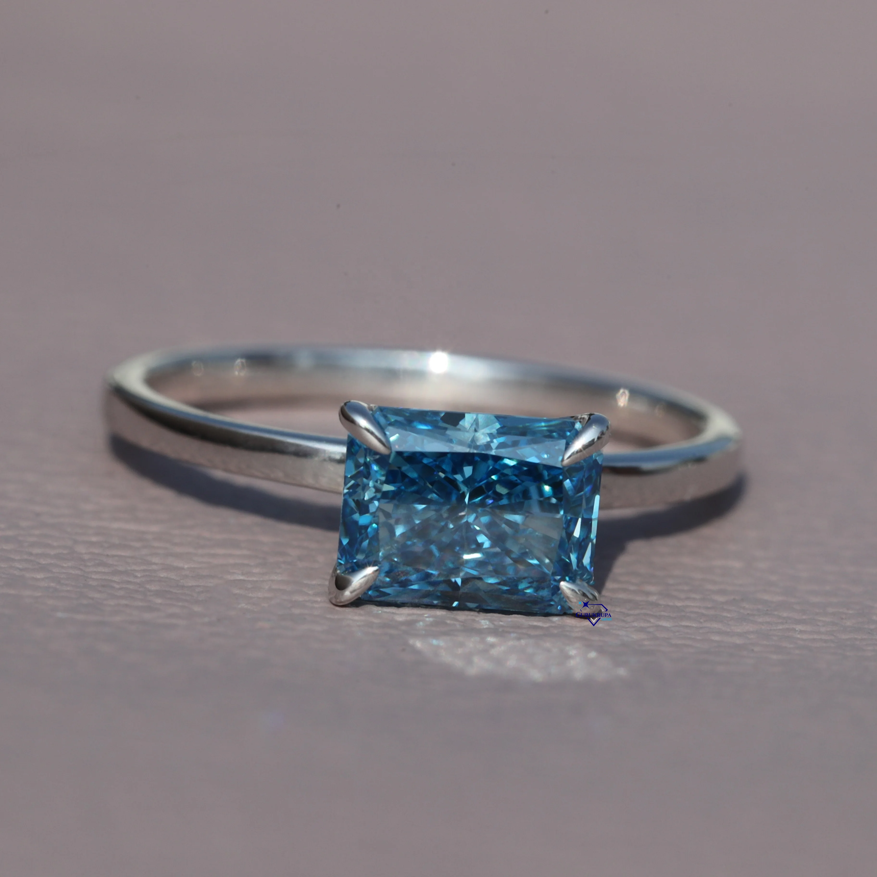 Luxury hot selling 14 kt white gold radiant cut lab grown diamond ring with vvs clarity diamonds for wedding engagement