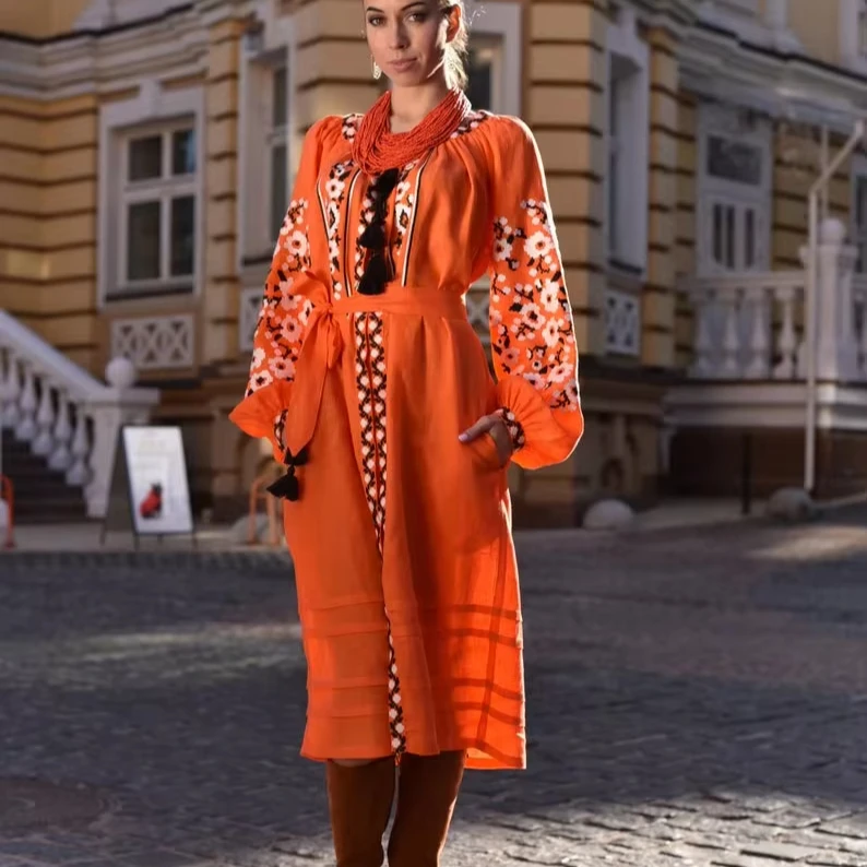 Бохо, украинский дизайн, бежевое платье с вышивкой, богемный стиль одежды, платье макси с длинным рукавом