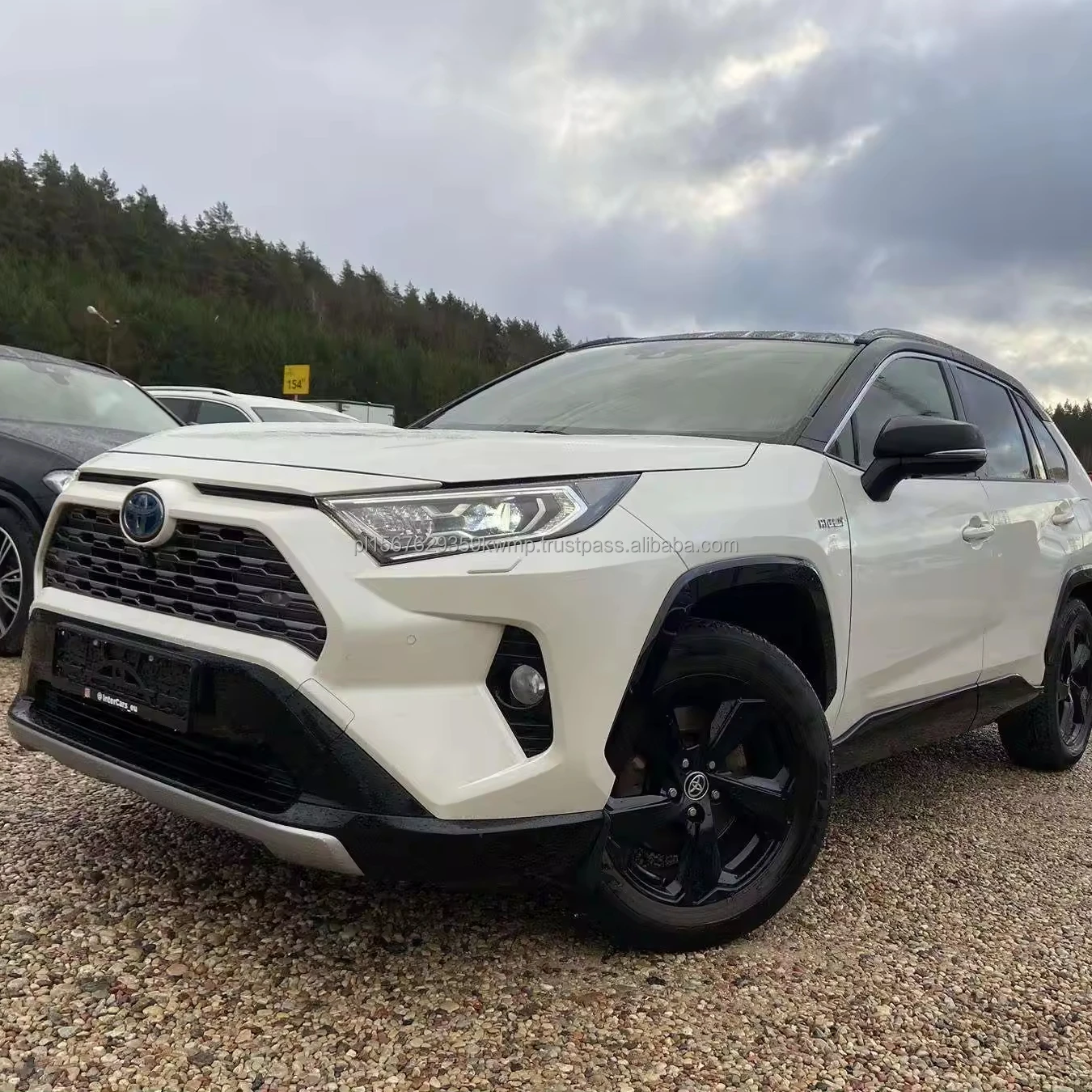 Отлично Подержанный автомобиль 2020 внедорожный кроссовер Toyota RAV4