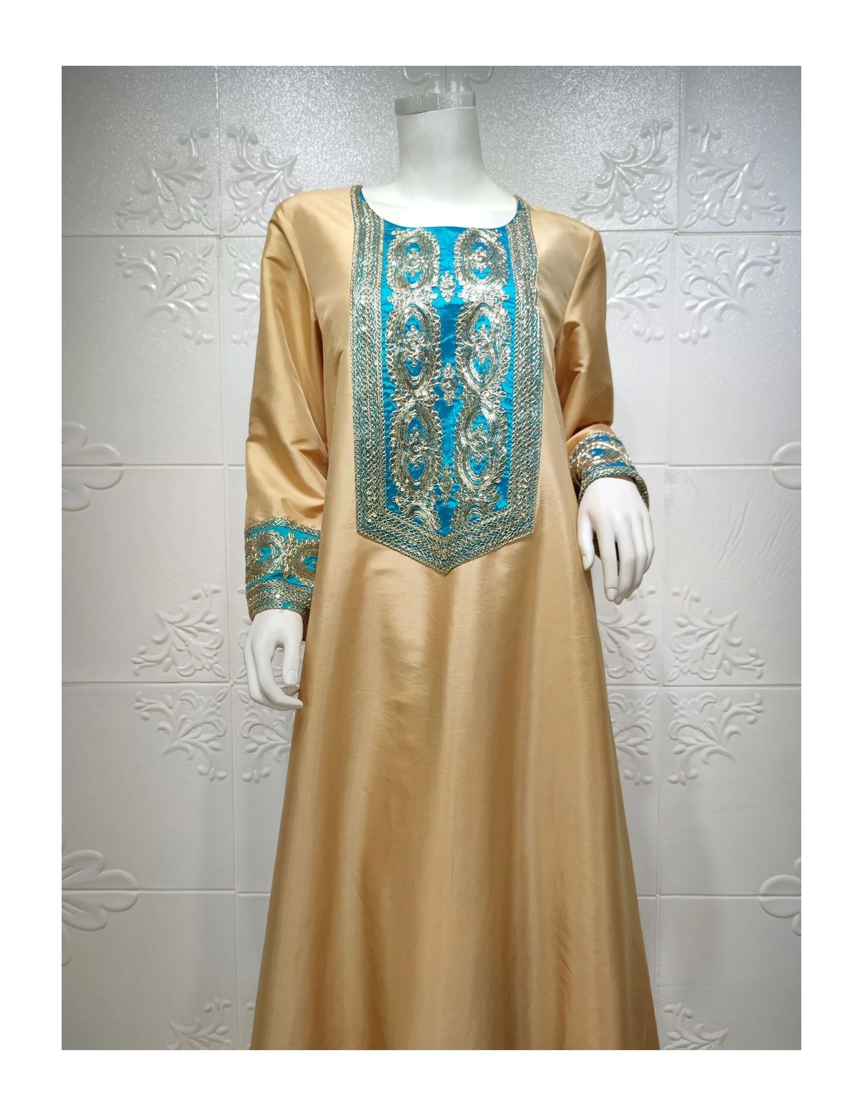 Vintage Ethnic Embroidered Abaya Dress for Women Autumn 2023 Middle East Dubai Arabic Oman Kuwait Moroccan Kaftan Muslim Clothes