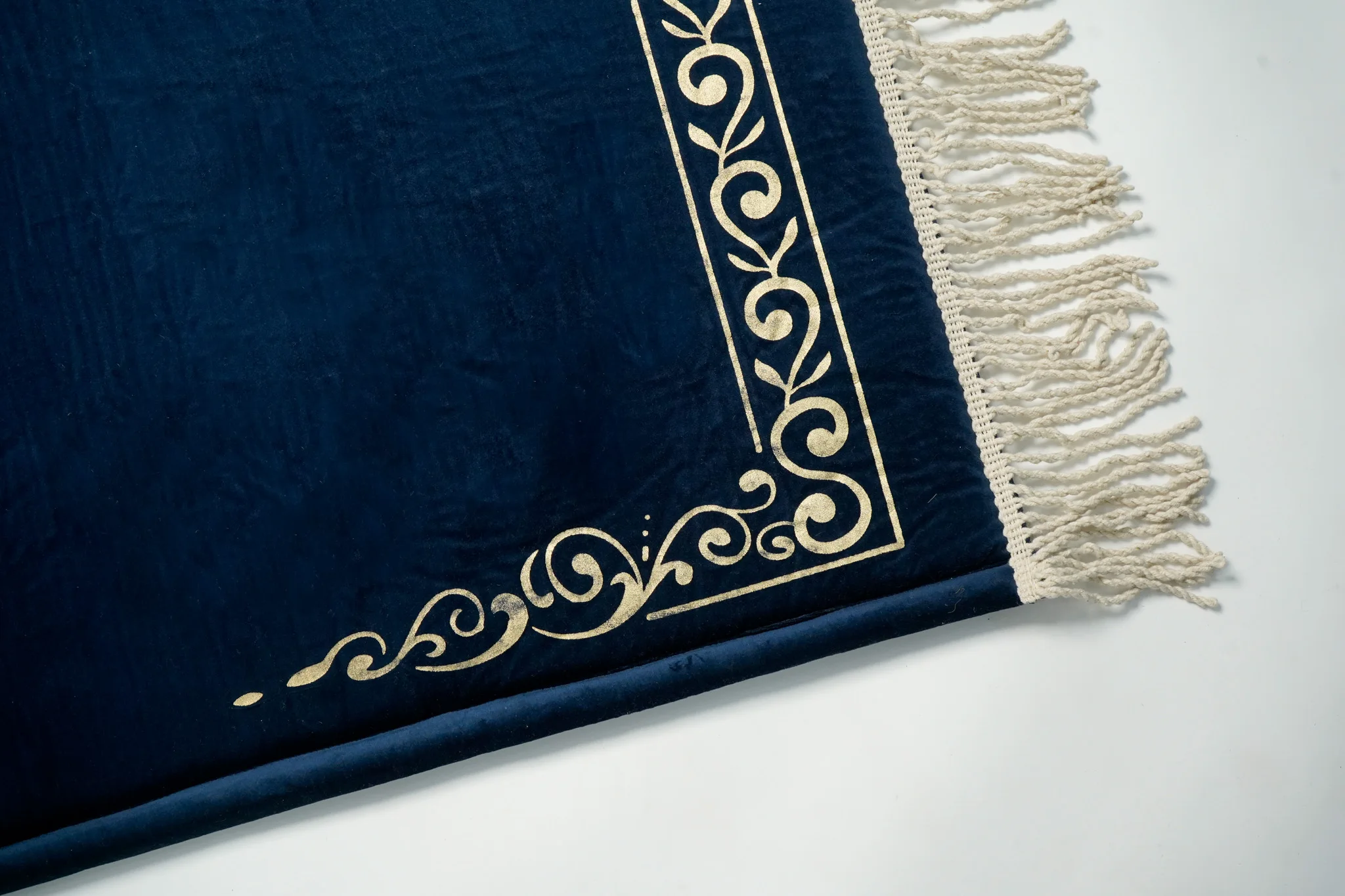 Plush Polyester Shag Rug: Luxurious Comfort for Your Feet High-Pile Polyester Carpet Rugs Home & Kitchen