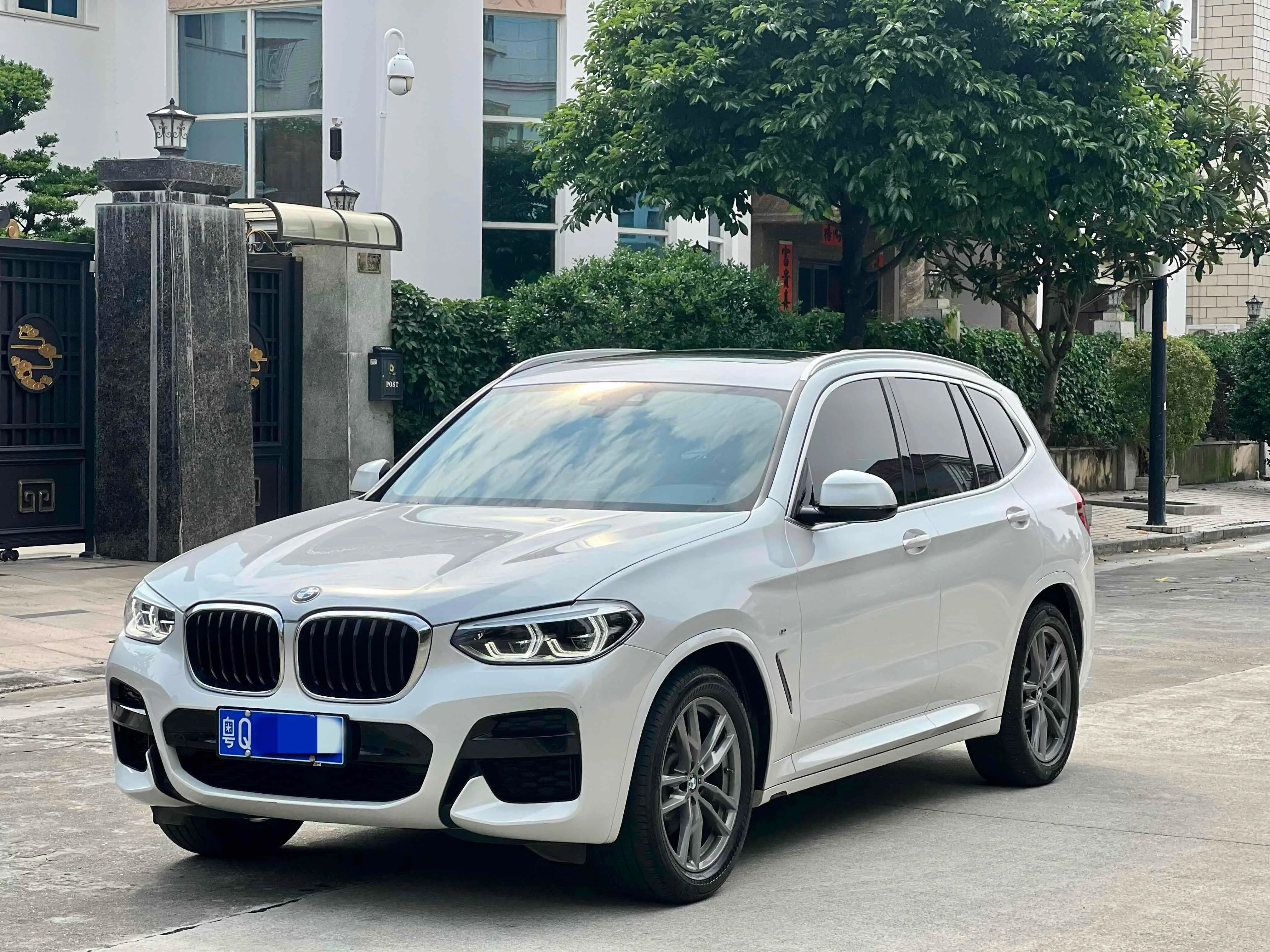 Стильный спортивный внедорожник для BMW X3 2020 xDrive25iM комплект