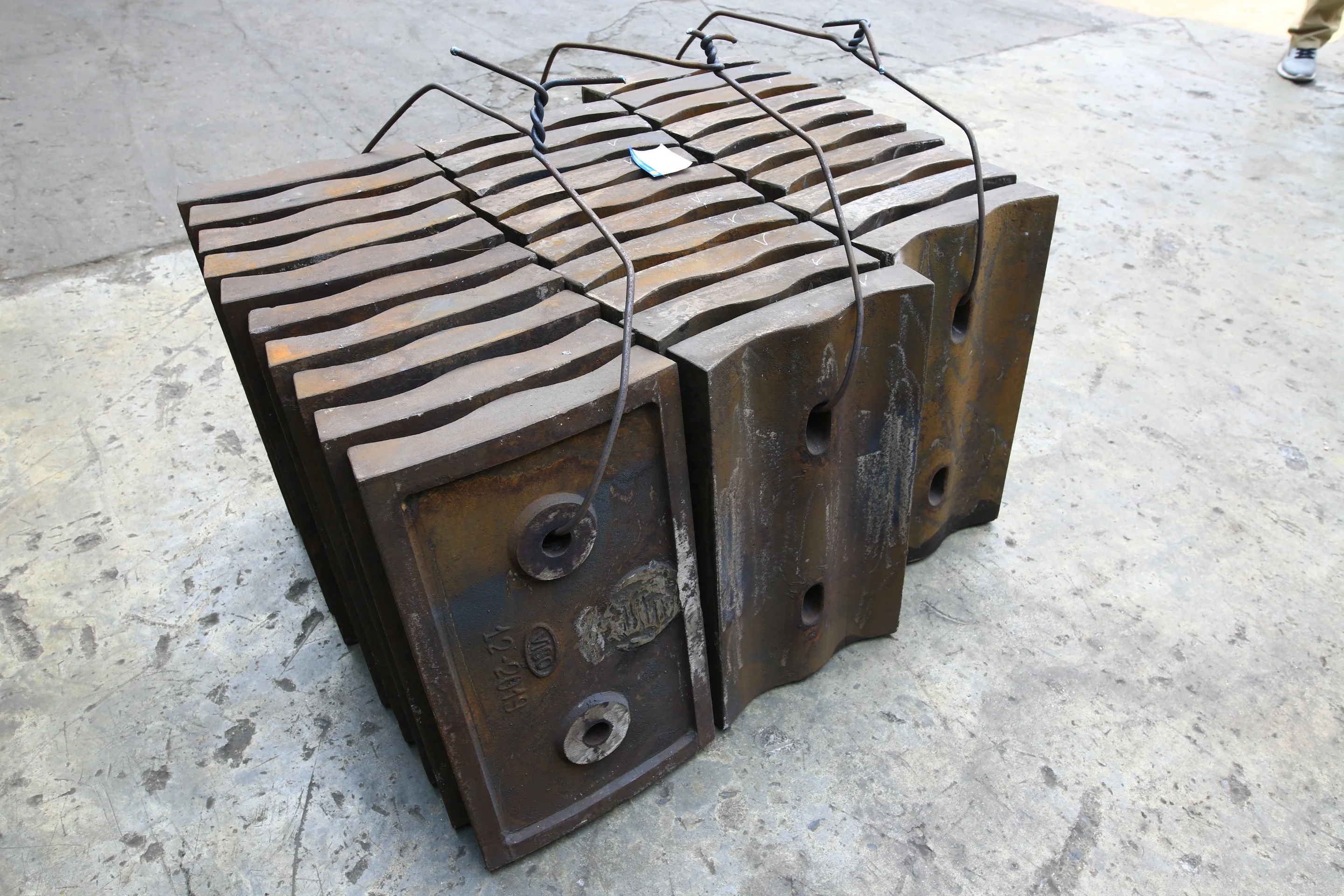 2023 Top Ranking Low Price Cast Steel Liners Ball Mill Parts Mining Machinery OEM Vietnam Wear Resistant Good Cosmetics