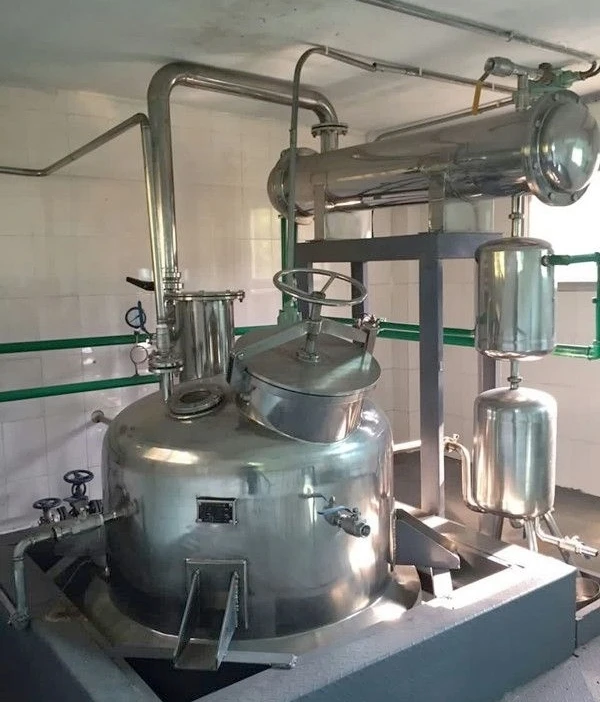 300-2000L  Factory price vanilla lemongrass  citronella Essential oil extraction machine melissa Essential Oil Distiller