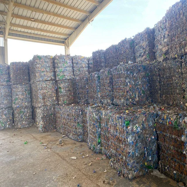 Низкая цена, отмытые хлопья из ПЭТ-бутылок/пластиковые отходы для домашних животных/прозрачные переработанные пластиковые отходы, дешево