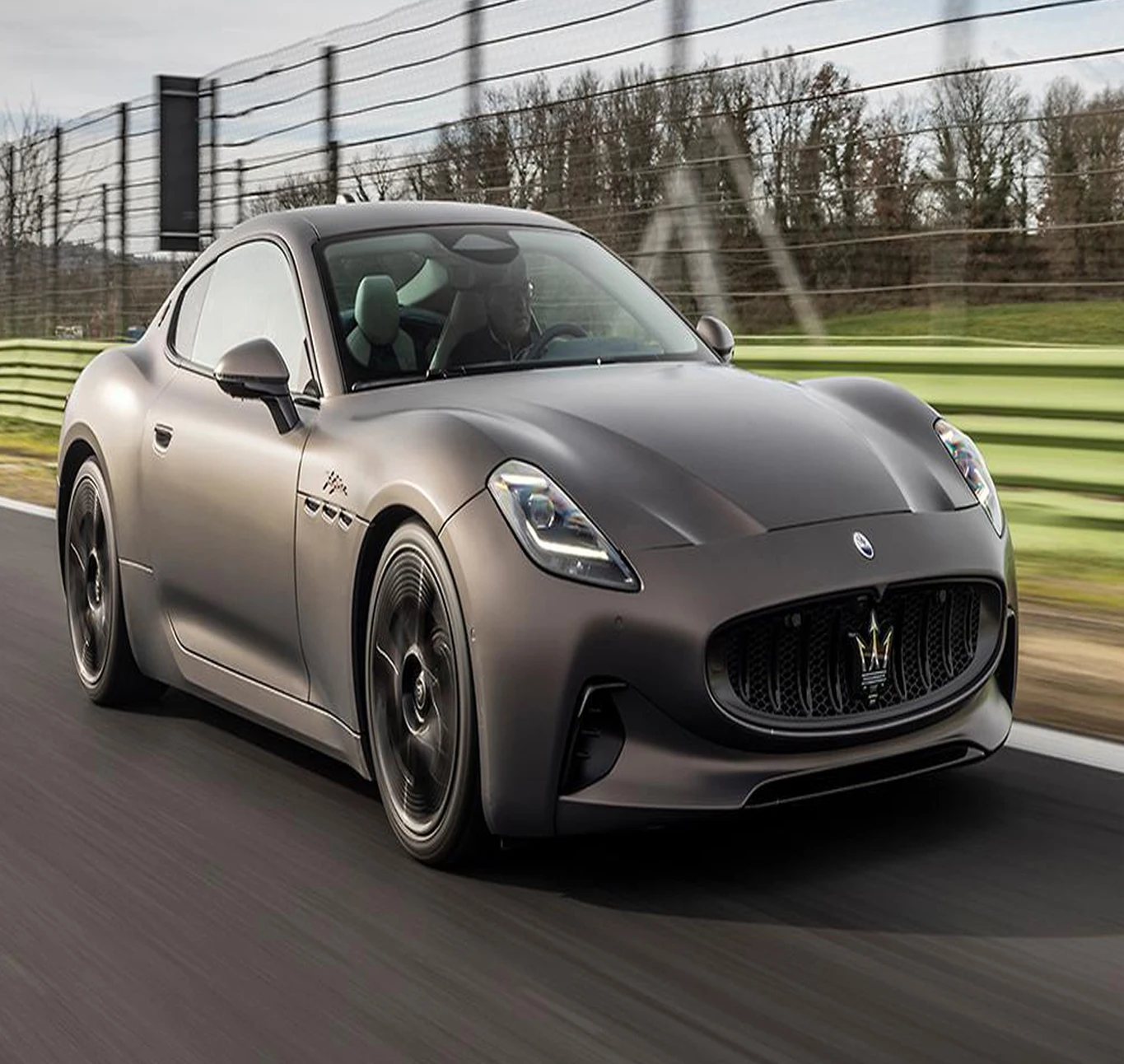 Изрядно использованный Mase-rati GranTurismo Folgore