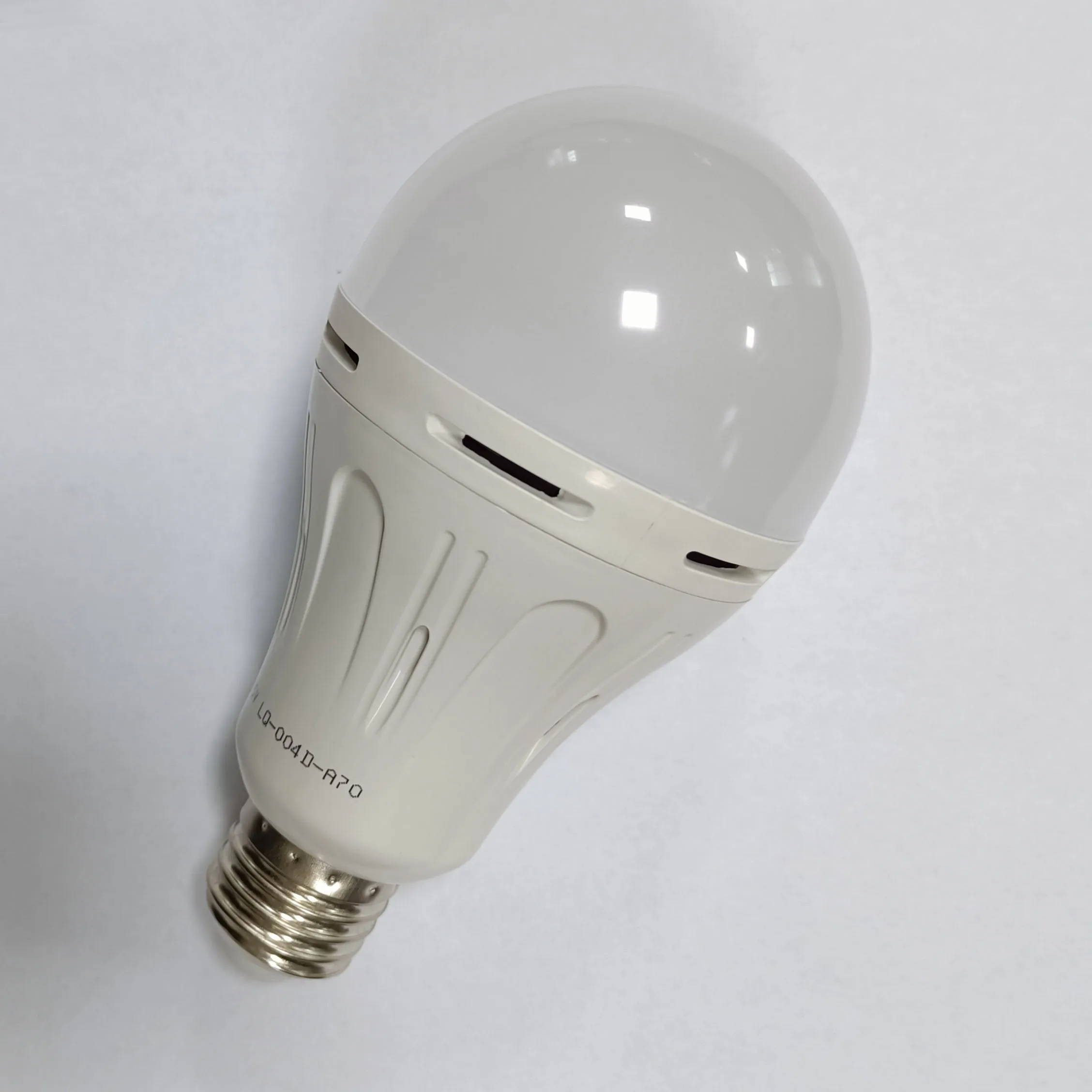Wholesale Custom Energy Saving Led Light Bulbs Emergency Bulb B22 Led Lamp Light