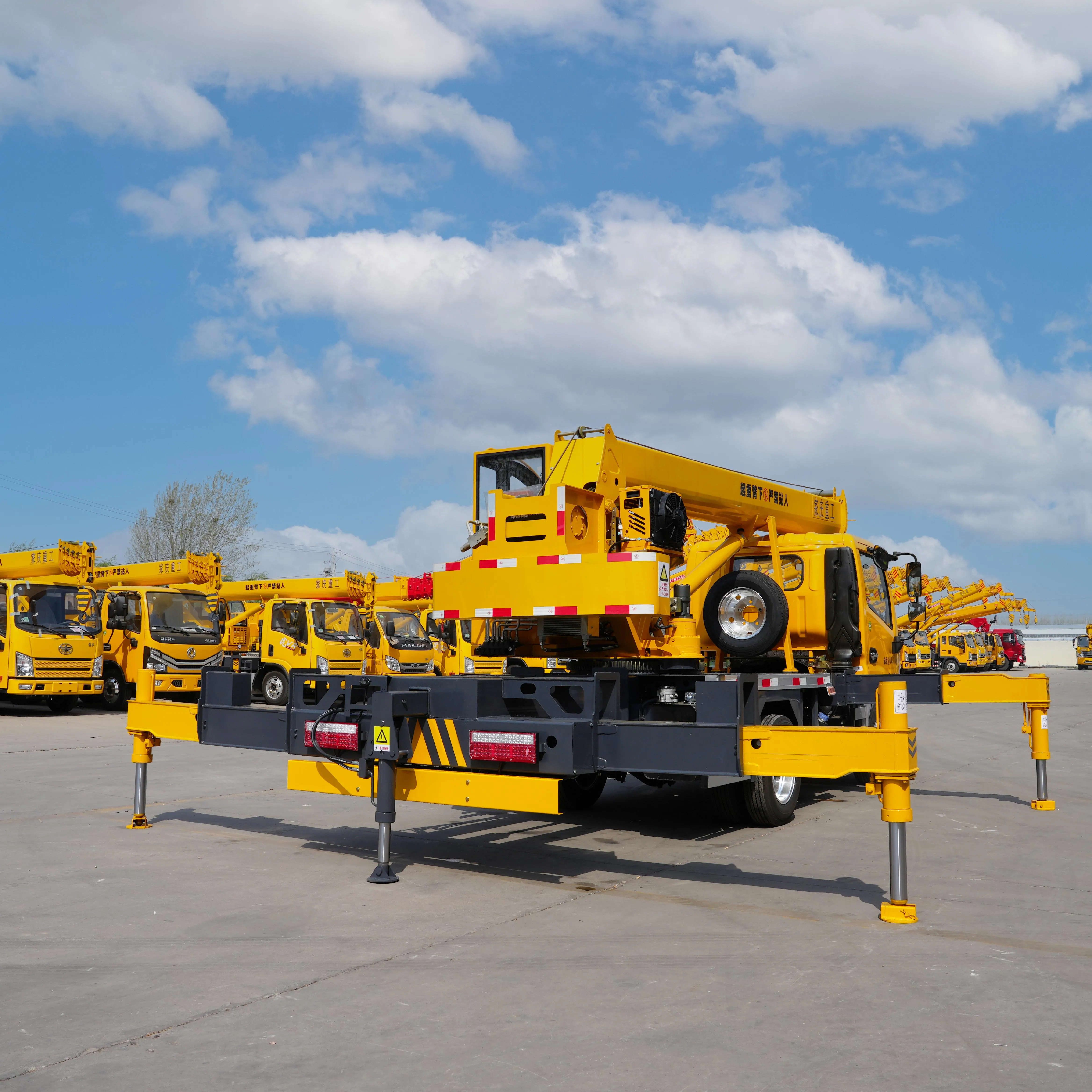Brand New 5 Ton Truck Cranes Telescopic Boom Crane Hydraulic Crane