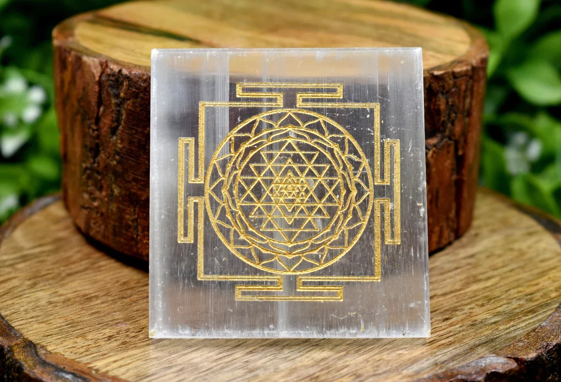High Quality Selenite Charging Plate with Shri Yantra Engraved Hand Carved 3 Inch Shri Yantra Selenite Plate for Chakra Balance