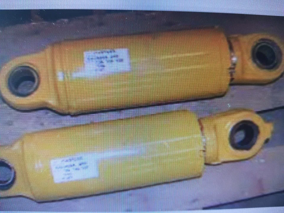 1468928. Цилиндр cat 740 GP-подвеска. Подержанные детали 725.730.735.740.самосвал Gp-подвесной двигатель