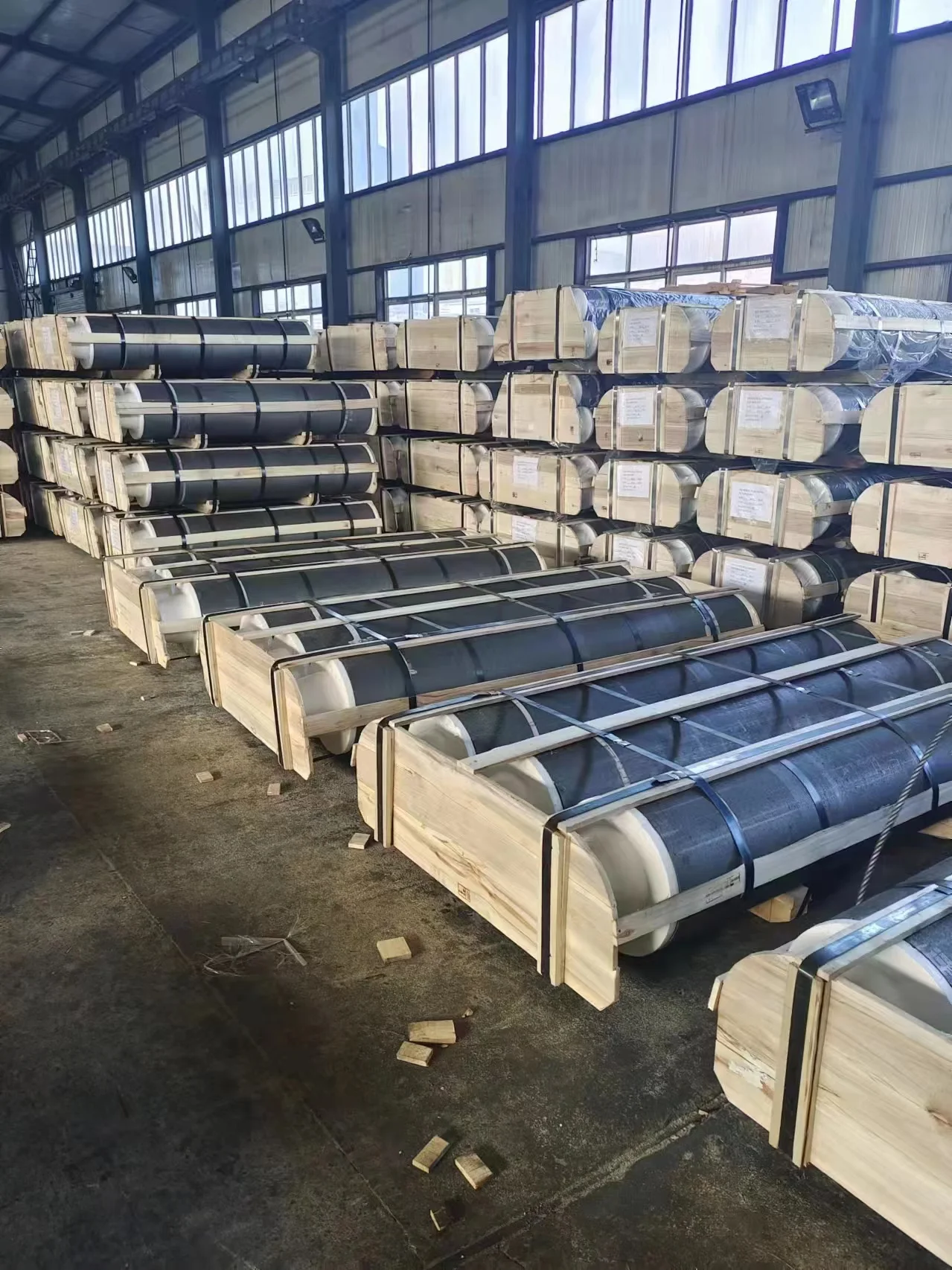 China Manufacturer High Carbon UHP/High Power/RP 100 200 300 400 500 600 700mm Graphite Electrode