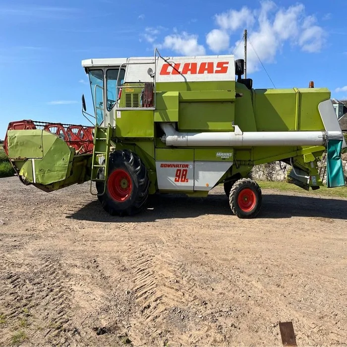 Fairly Used Agriculture Machinery Combine Harvester New-Holland CR9060 For Rice And Wheat Cheap Combine Harvester From France