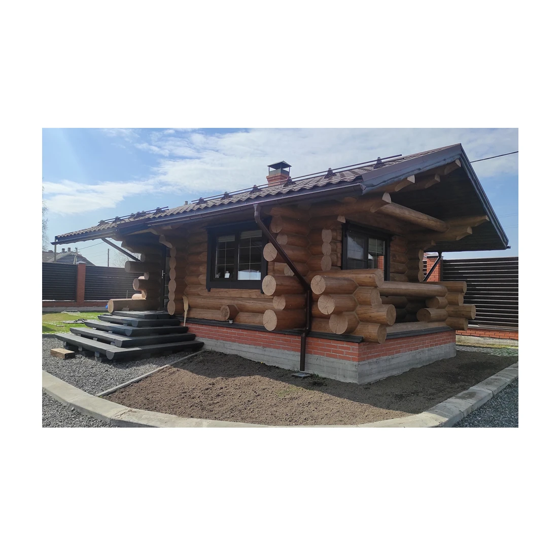 Customize 100% Natural Wood Outdoor 31.5 m2 Living House Natural Solid Pine & Spruce Log Guard house for living