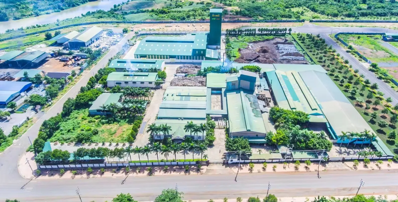 Competitive Price Instant Coffee From Vietnam 100% Robusta Strong Taste Material For Slimming Coffee Or 3 in 1 Coffee