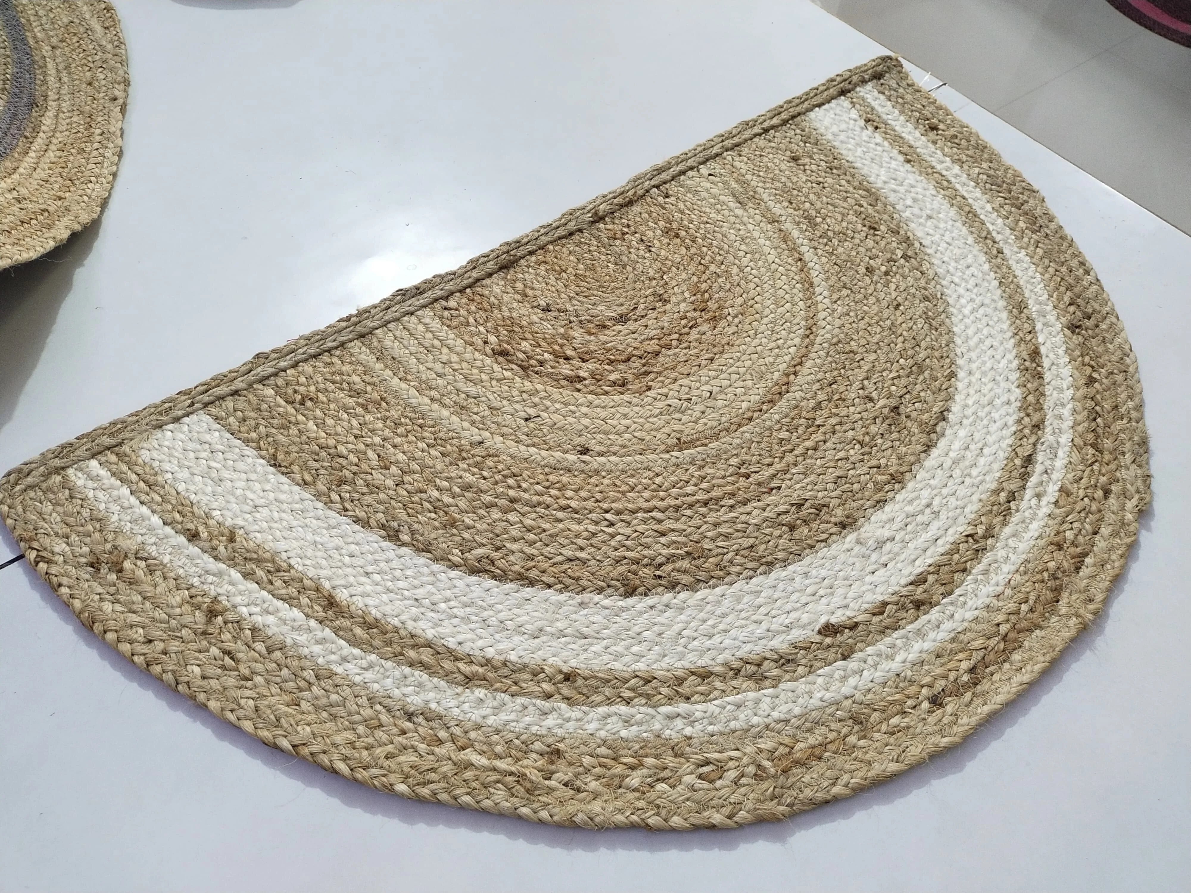 Simple and Beautiful Semi-circle Jute Braided Rugs Half Round Shape Door Mats Carpets Rugs for Home Hotel Kitchen Living Room