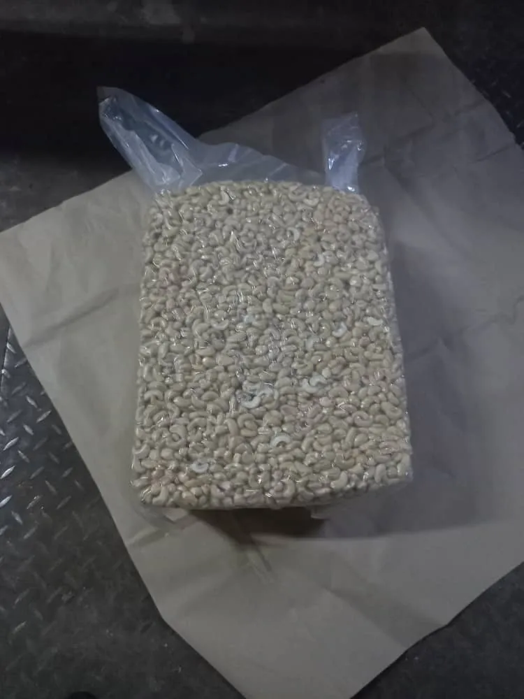 With Good Price And All Size Raw Salted Roast Cashew Nuts For Snack Made In Vietnam High Quality Raw Cashew Nuts