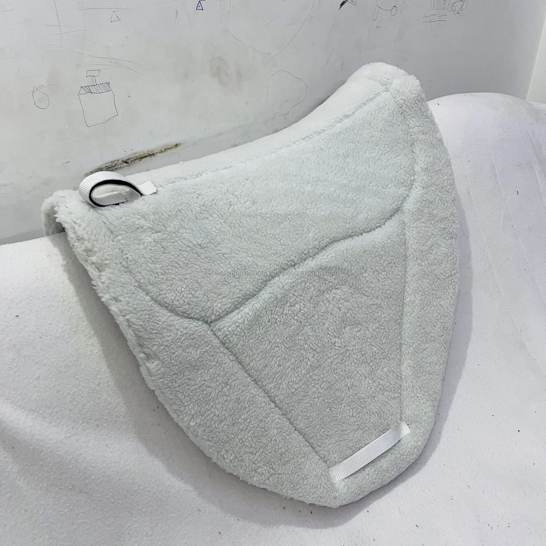 MODIFIED FULL FLEECE SADDLE PAD FOR HORSE WITH FLEECE LINING CLEAN & STRONG STITCHING LOW PRICE OEM LOGO COLOR EMBROIDERY 2024