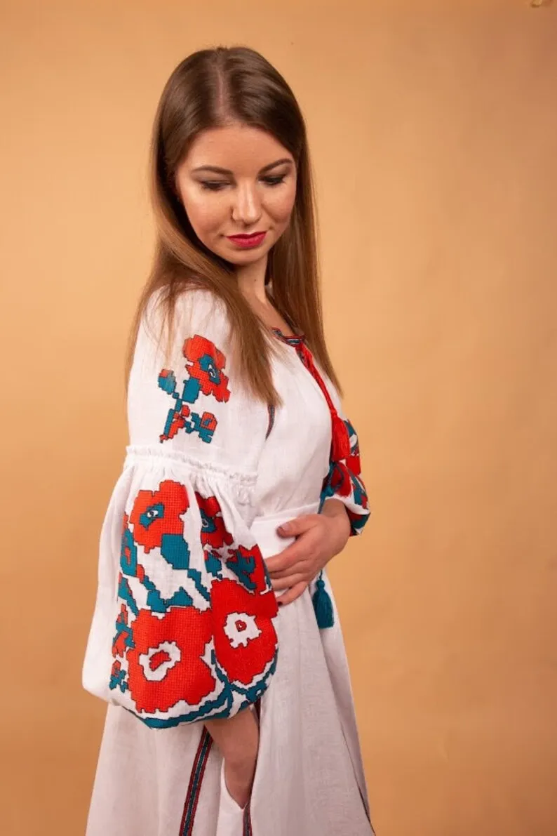 Women selling Ukrainian embroidered long sleeves floral embroidered Ukrainian long belt dress