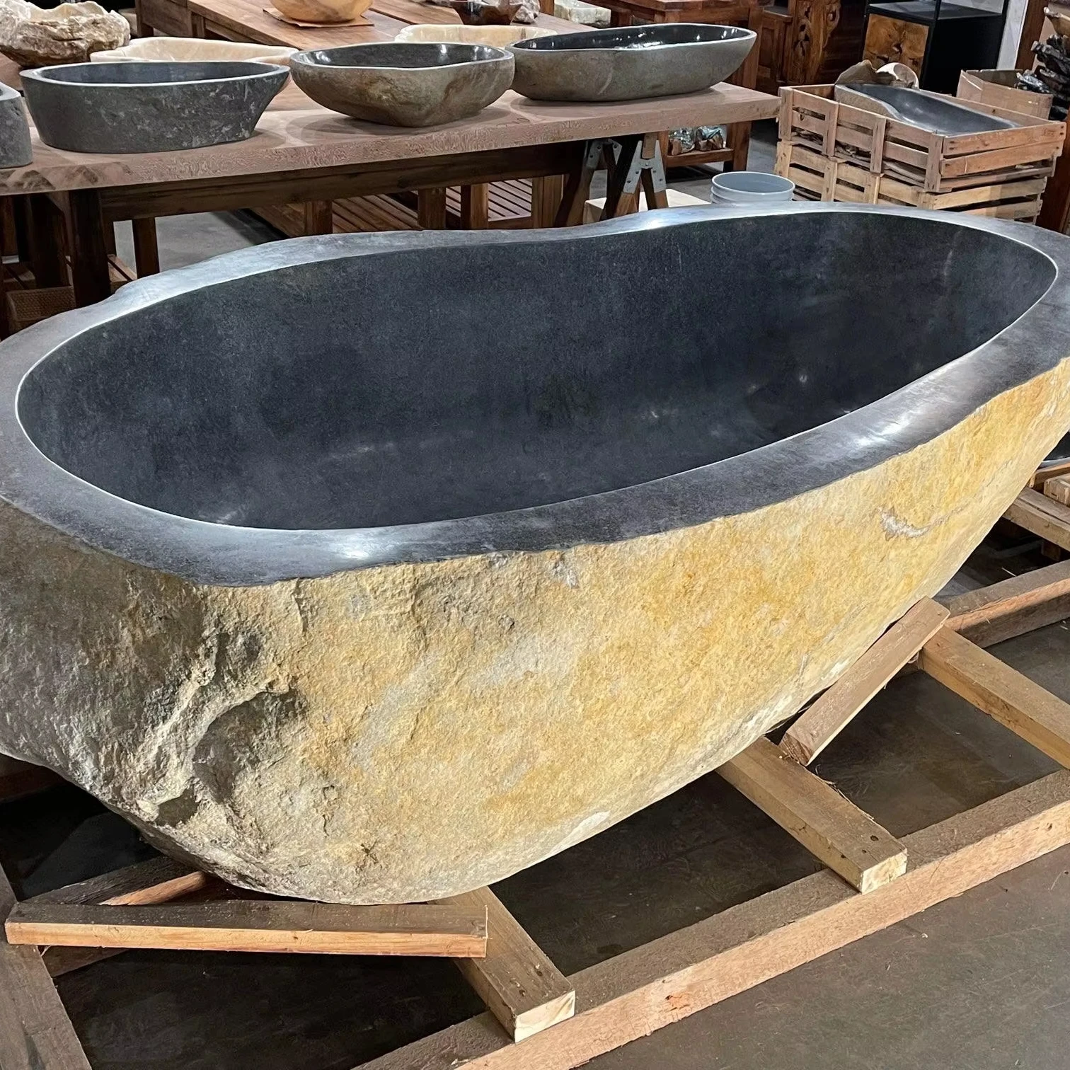 Hot Sale 100% Newest Design Originel Whole Natural Big Grey River Stone Freestanding Single Thick Lips One Seater Bathtubs