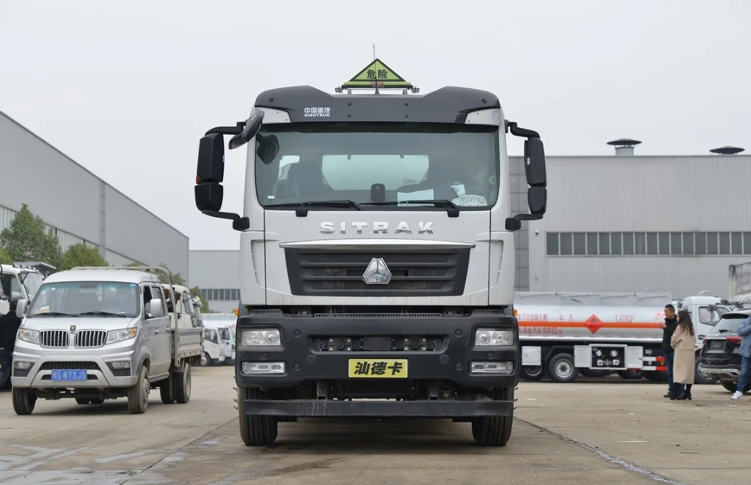 Подержанный Автоцистерна SINOTRUK SITRAK