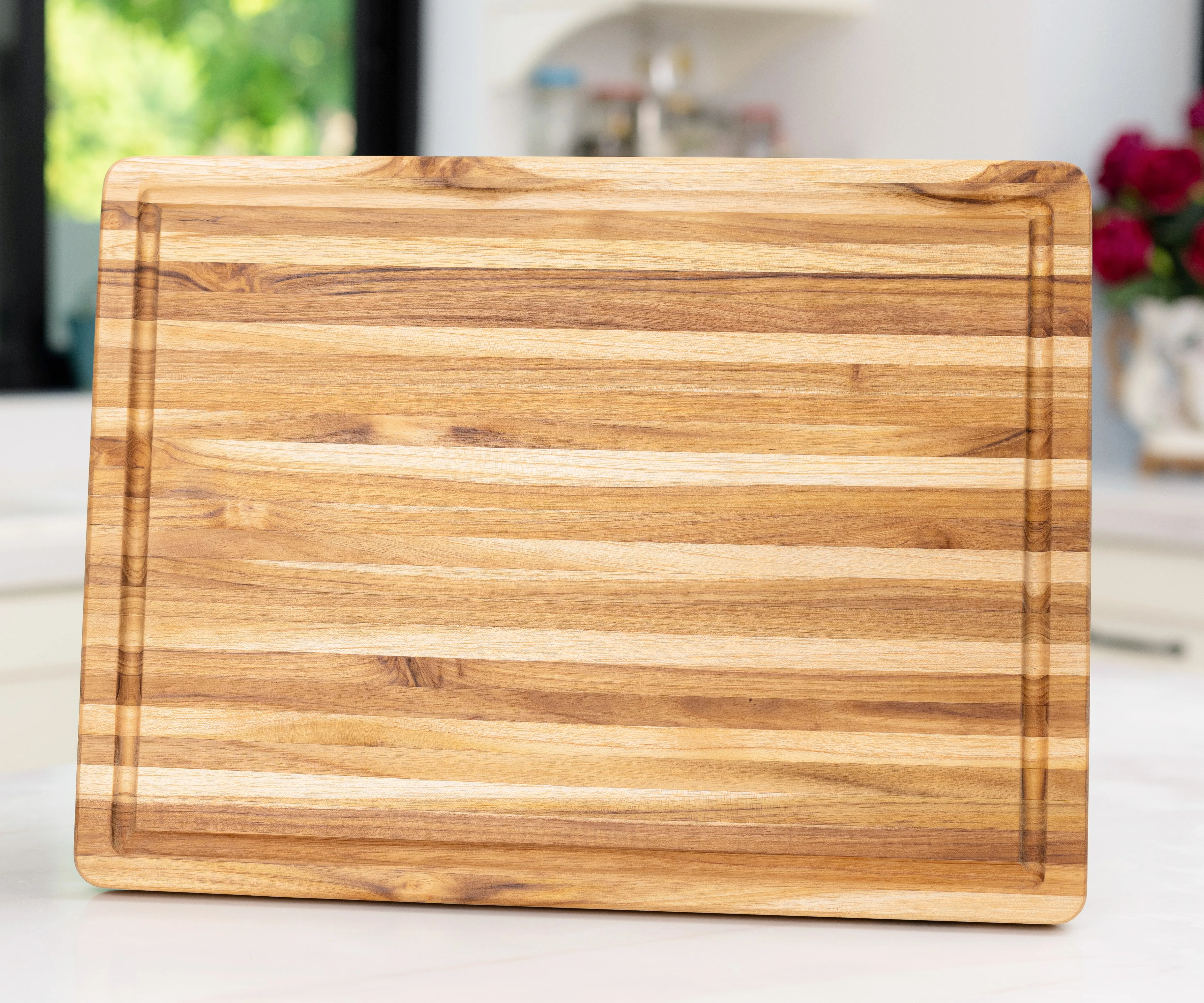 Вьетнамская прямоугольная разделочная доска из тика высокого качества с желобом для сока и ручкой