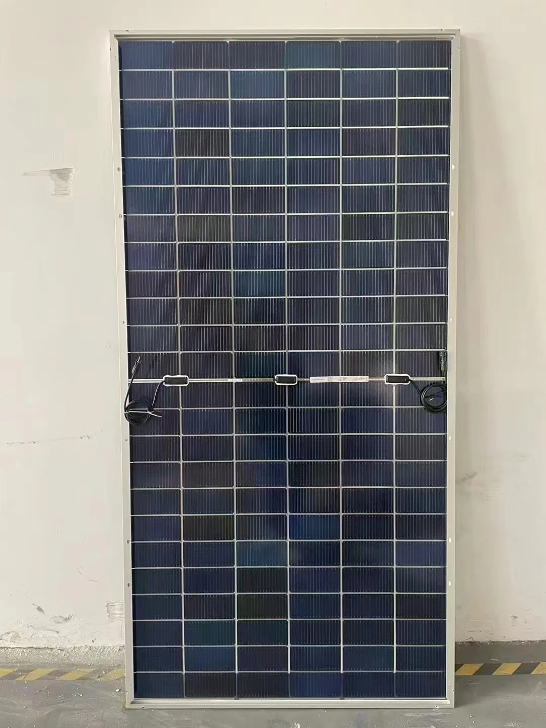 Jinko Solar Panel 580W 590W 600W Bifacial Solar Panels Double Glass Topcon Technology N-type 550W Solar Panel