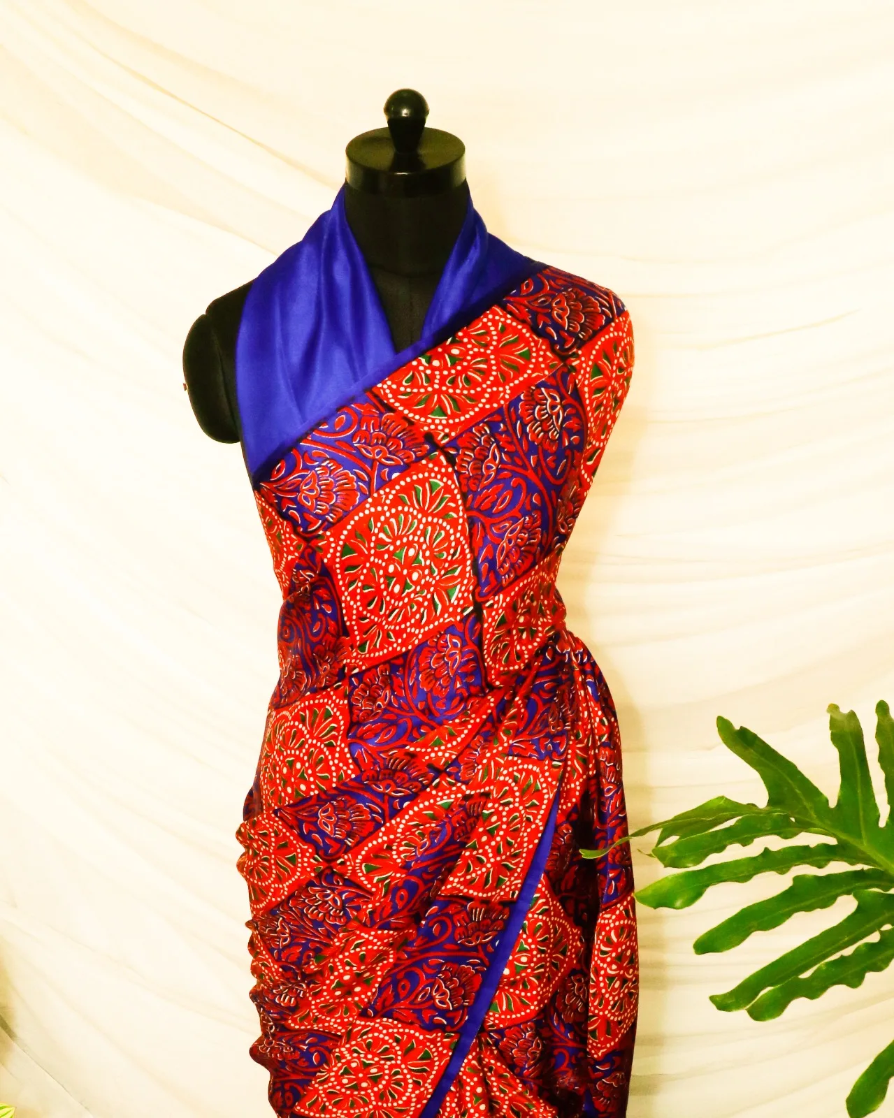 Designer Saree on premium Mul Cotton fabric with hand work on all over saree & Digital Print and blouse on Benglori silk Fabric.